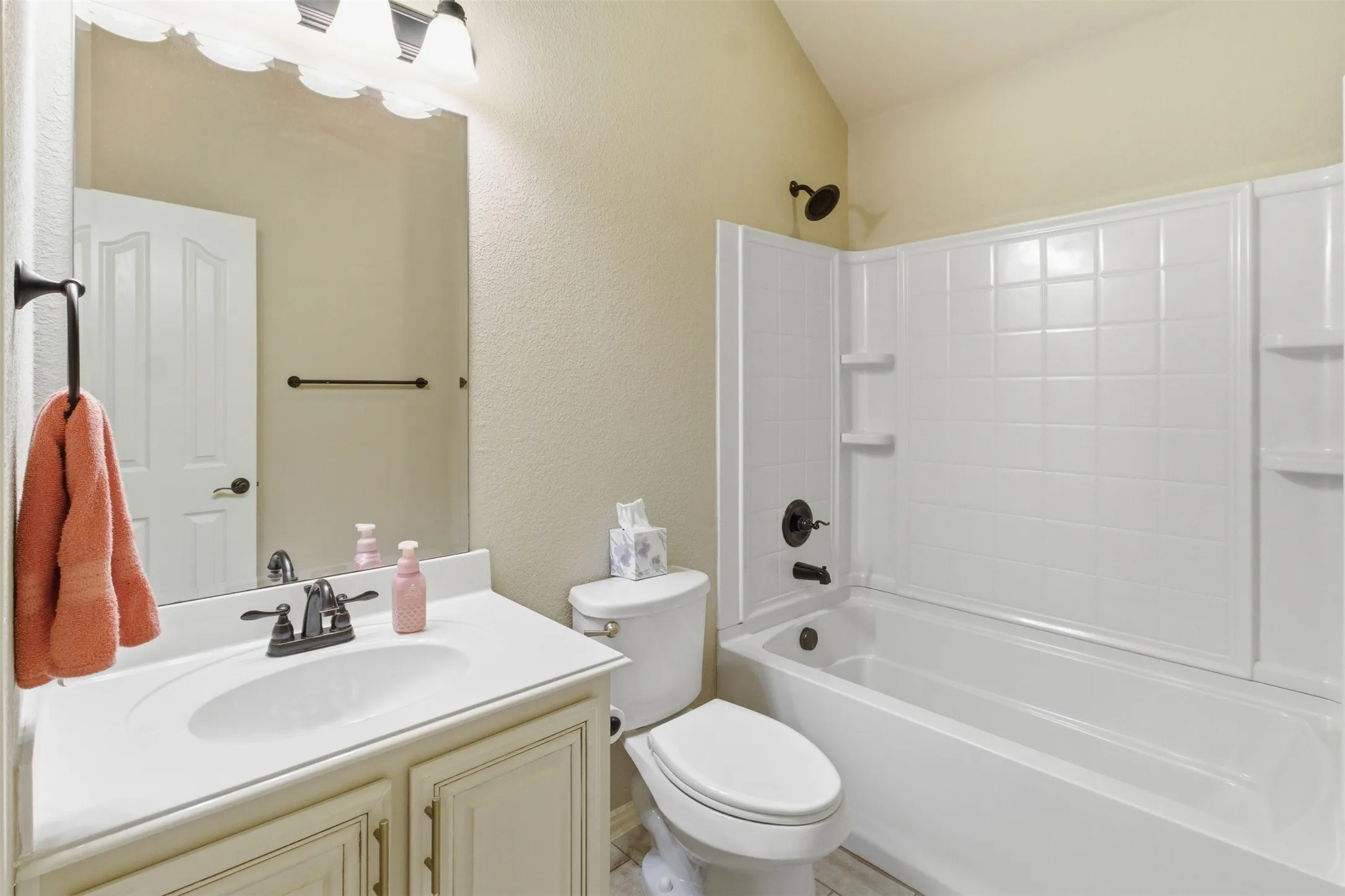 Single Family Residence For Sale in Denton County , 8100 Canyon Drive, Aubrey, Texas 76227, 5 Bedroom, 3 Bathroom, 2 Garage spaces, 3,283 Sqft, built in 2015, mls#21265350, Real Estate Agent in Aubrey, Homes For Sale in Denton county, Homes For Sale in Aubrey, Realtor in Aubrey Texas, Real Estate Brokerage Independent Realty Texas, Luminita Cordes Realtor