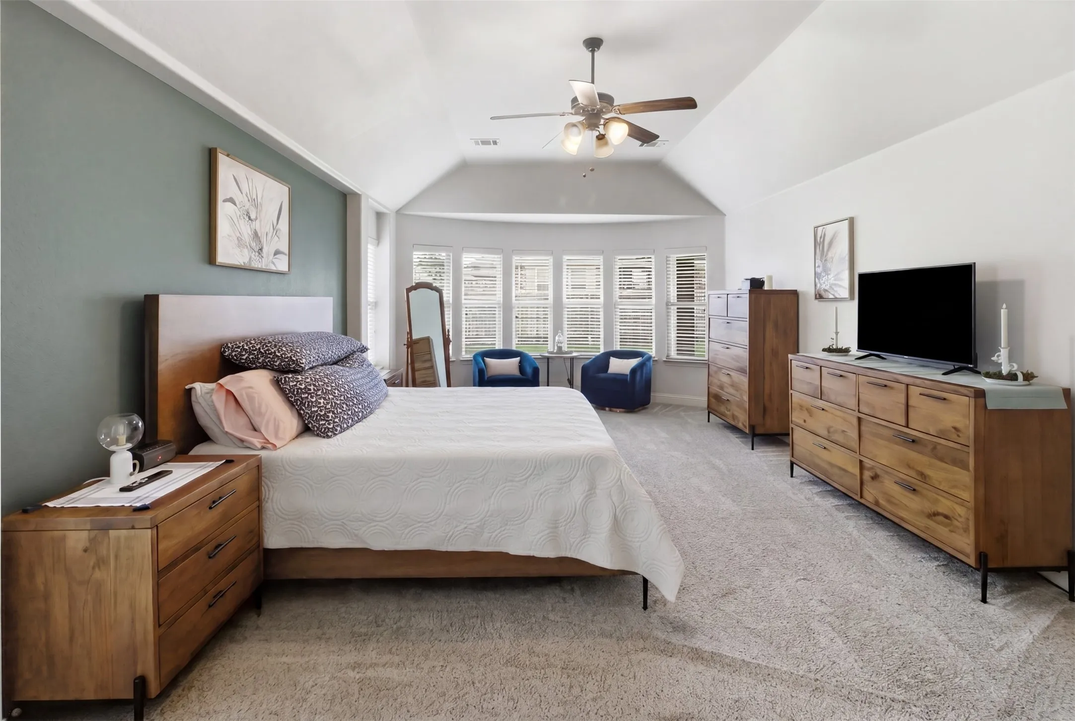 Single Family Residence For Sale in Denton County , 8100 Canyon Drive, Aubrey, Texas 76227, 5 Bedroom, 3 Bathroom, 2 Garage spaces, 3,283 Sqft, built in 2015, mls#21265350, Real Estate Agent in Aubrey, Homes For Sale in Denton county, Homes For Sale in Aubrey, Realtor in Aubrey Texas, Real Estate Brokerage Independent Realty Texas, Luminita Cordes Realtor