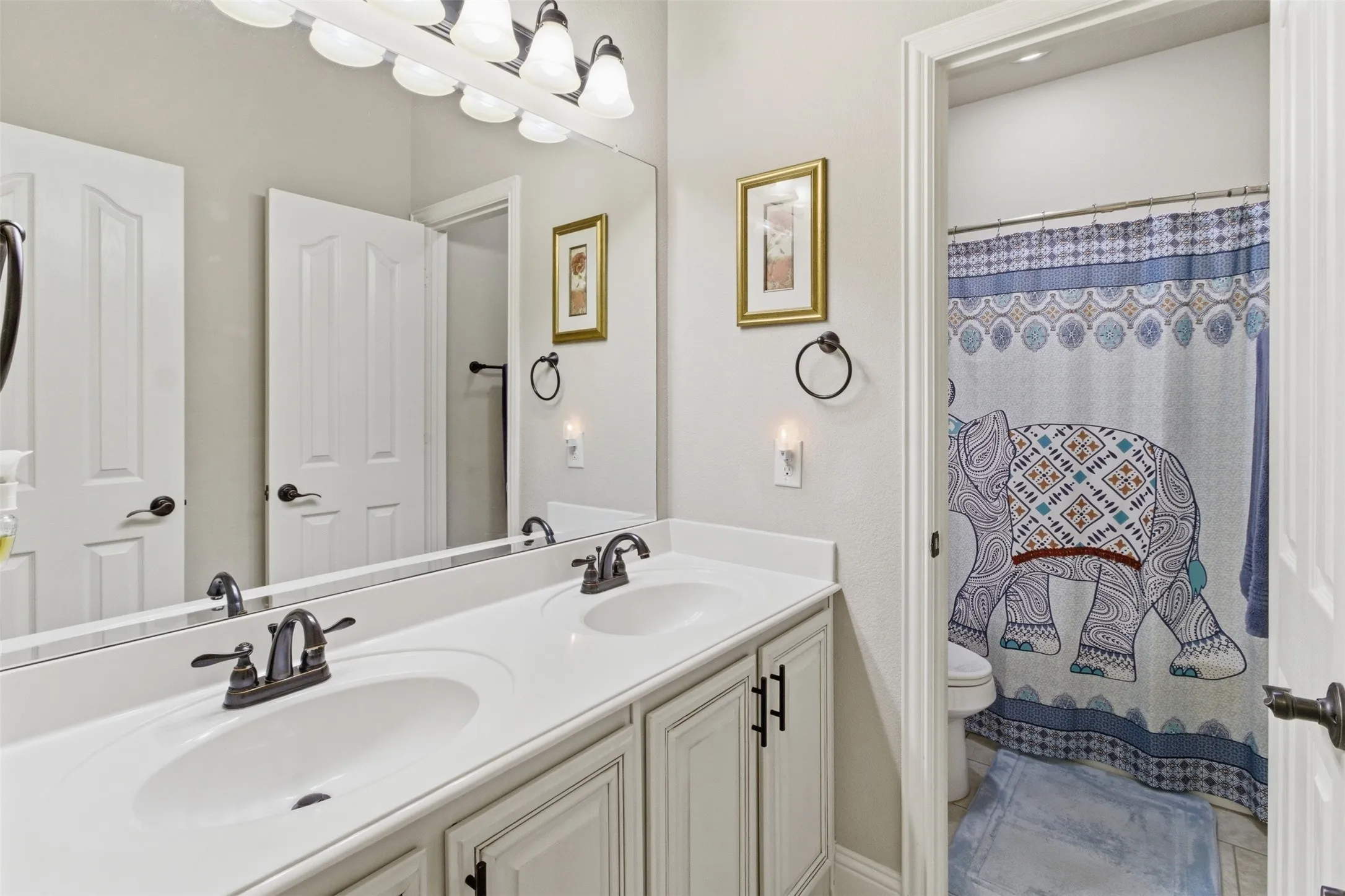 Single Family Residence For Sale in Denton County , 8100 Canyon Drive, Aubrey, Texas 76227, 5 Bedroom, 3 Bathroom, 2 Garage spaces, 3,283 Sqft, built in 2015, mls#21265350, Real Estate Agent in Aubrey, Homes For Sale in Denton county, Homes For Sale in Aubrey, Realtor in Aubrey Texas, Real Estate Brokerage Independent Realty Texas, Luminita Cordes Realtor