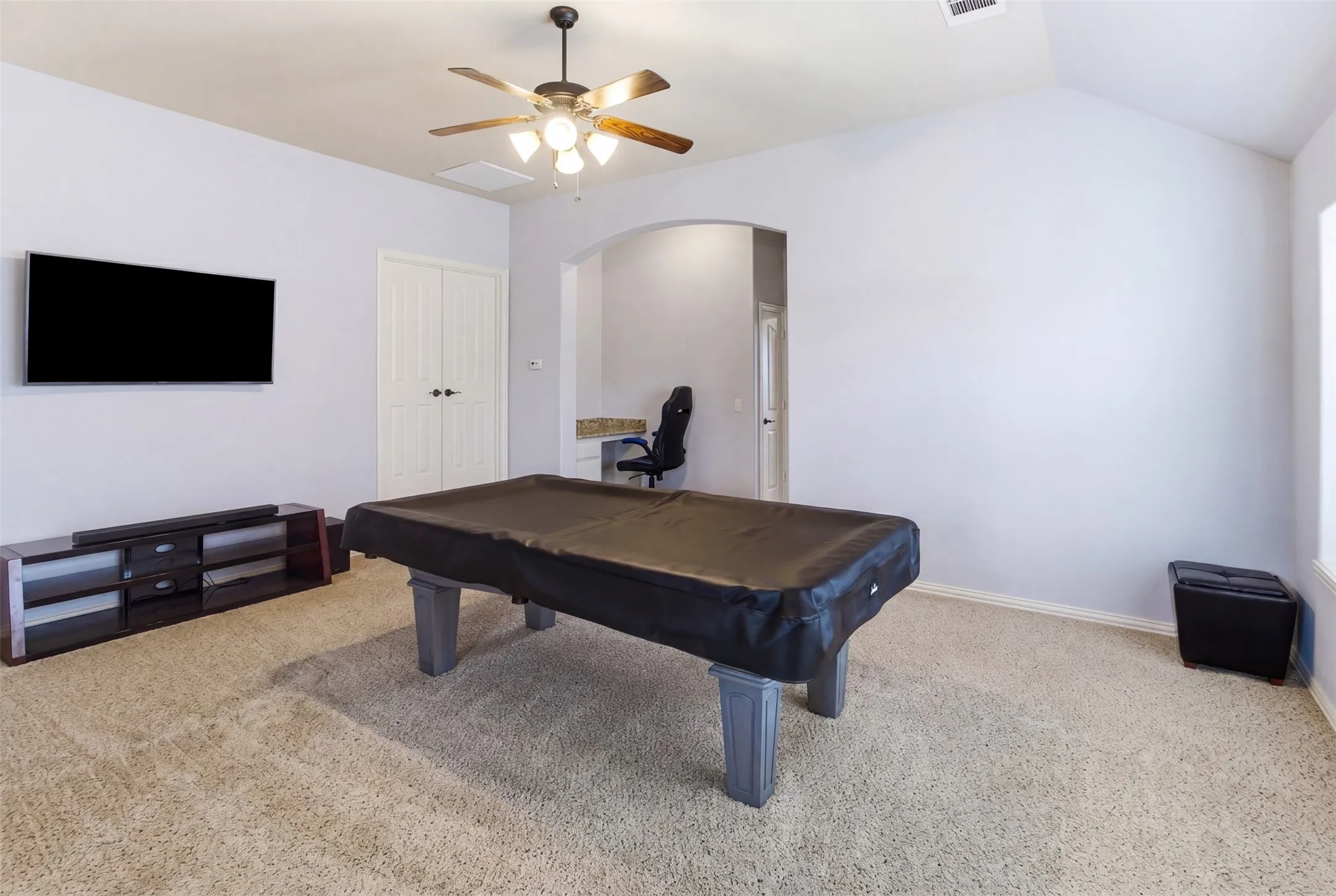 Single Family Residence For Sale in Denton County , 8100 Canyon Drive, Aubrey, Texas 76227, 5 Bedroom, 3 Bathroom, 2 Garage spaces, 3,283 Sqft, built in 2015, mls#21265350, Real Estate Agent in Aubrey, Homes For Sale in Denton county, Homes For Sale in Aubrey, Realtor in Aubrey Texas, Real Estate Brokerage Independent Realty Texas, Luminita Cordes Realtor