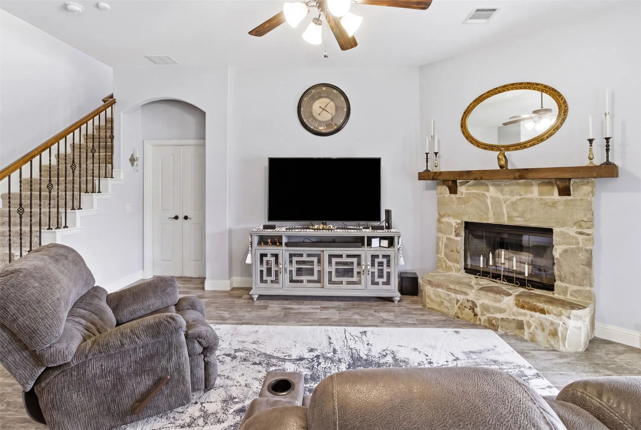Single Family Residence For Sale in Denton County , 8100 Canyon Drive, Aubrey, Texas 76227, 5 Bedroom, 3 Bathroom, 2 Garage spaces, 3,283 Sqft, built in 2015, mls#21265350, Real Estate Agent in Aubrey, Homes For Sale in Denton county, Homes For Sale in Aubrey, Realtor in Aubrey Texas, Real Estate Brokerage Independent Realty Texas, Luminita Cordes Realtor