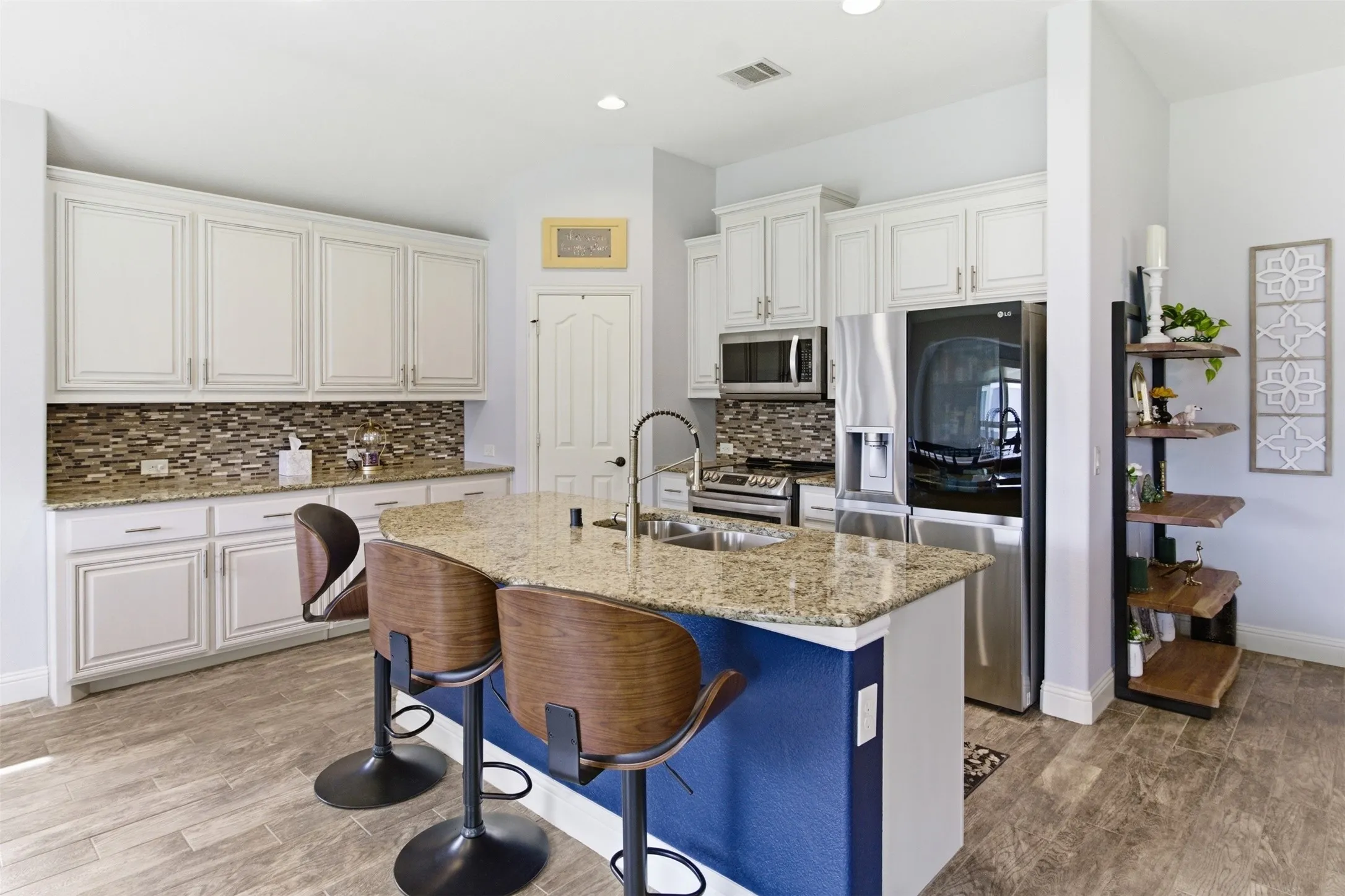Single Family Residence For Sale in Denton County , 8100 Canyon Drive, Aubrey, Texas 76227, 5 Bedroom, 3 Bathroom, 2 Garage spaces, 3,283 Sqft, built in 2015, mls#21265350, Real Estate Agent in Aubrey, Homes For Sale in Denton county, Homes For Sale in Aubrey, Realtor in Aubrey Texas, Real Estate Brokerage Independent Realty Texas, Luminita Cordes Realtor