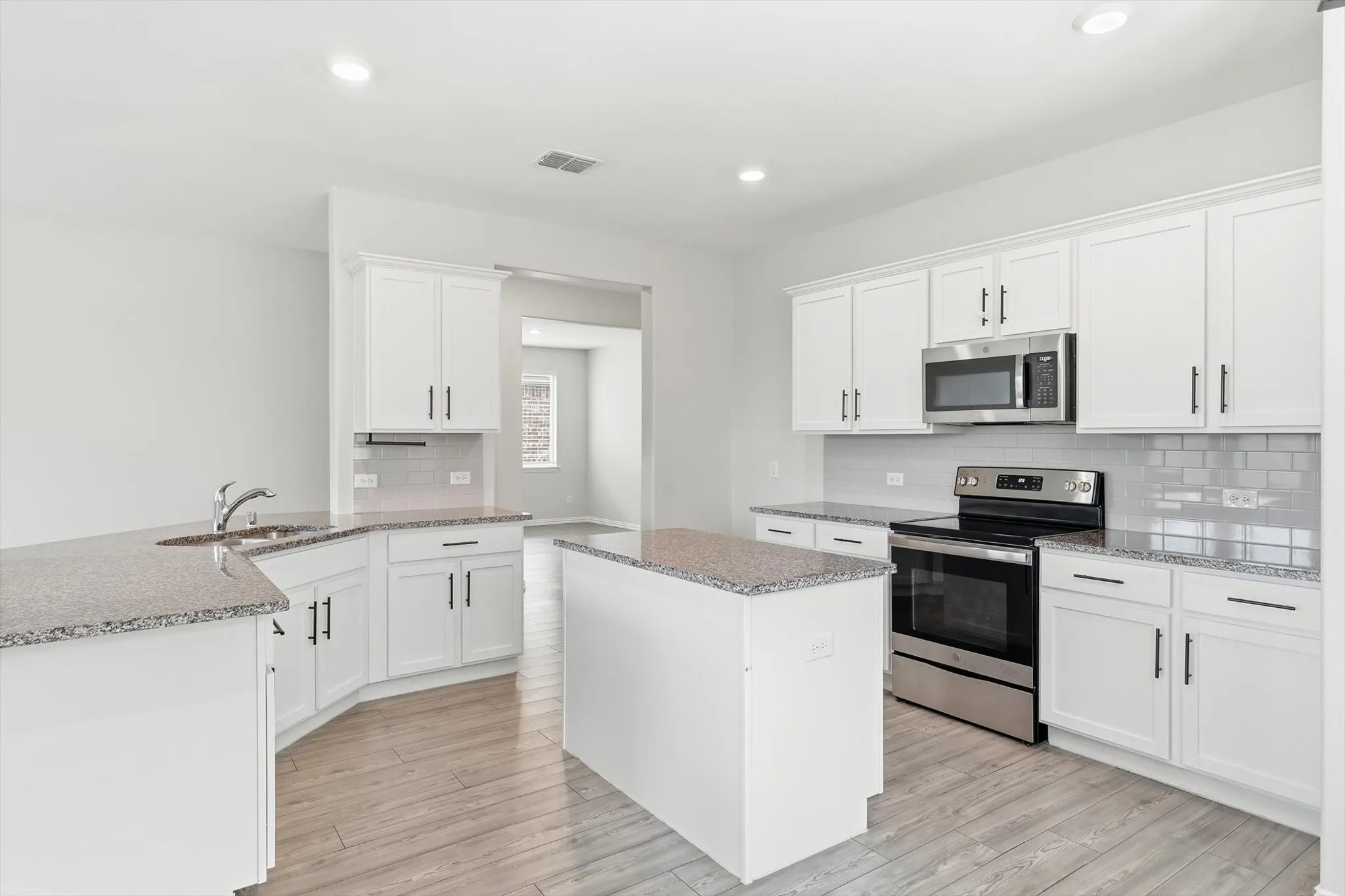 Single Family Residence For Sale in Collin County , 716 Biscay Way, Princeton, Texas 75407, 4 Bedroom, 2 Bathroom, 2 Garage spaces, 1,994 Sqft, built in 2021, mls#21235439, Real Estate Agent in Princeton, Homes For Sale in Collin county, Homes For Sale in Princeton, Realtor in Princeton Texas, Real Estate Brokerage Independent Realty Texas, Luminita Cordes Realtor