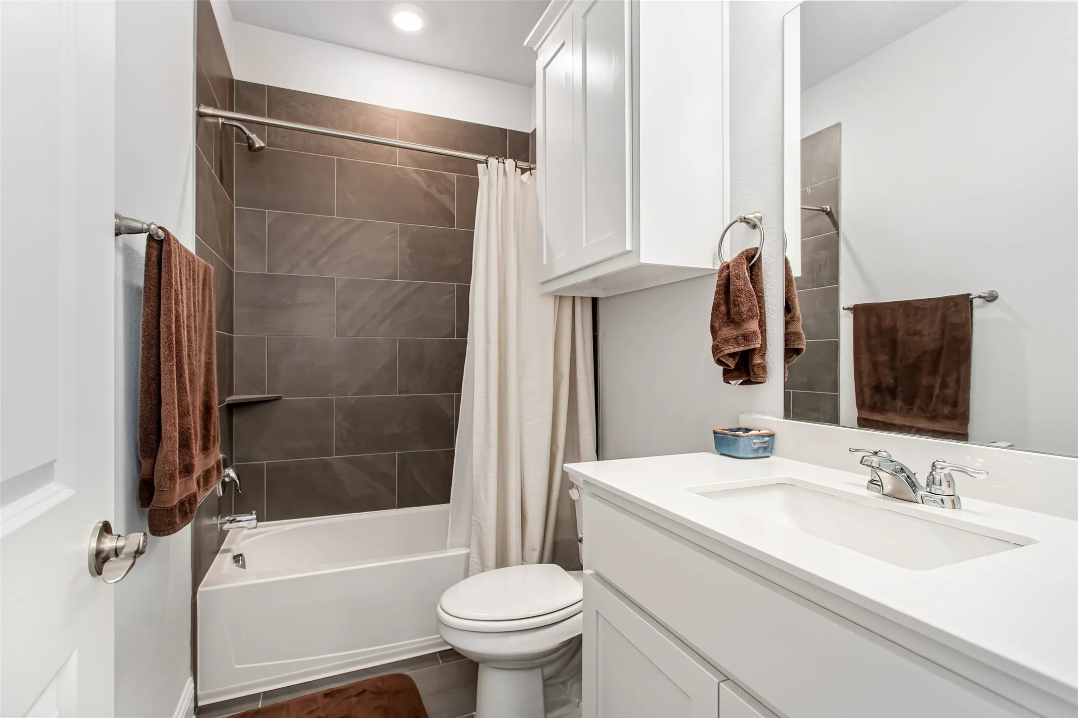Single Family Residence For Sale in Collin County , 330 Rock Acre Drive, Lavon, Texas 75166, 4 Bedroom, 3 Bathroom, 2 Garage spaces, 2,315 Sqft, built in 2022, mls#21264658, Real Estate Agent in Lavon, Homes For Sale in Collin county, Homes For Sale in Lavon, Realtor in Lavon Texas, Real Estate Brokerage Independent Realty Texas, Luminita Cordes Realtor
