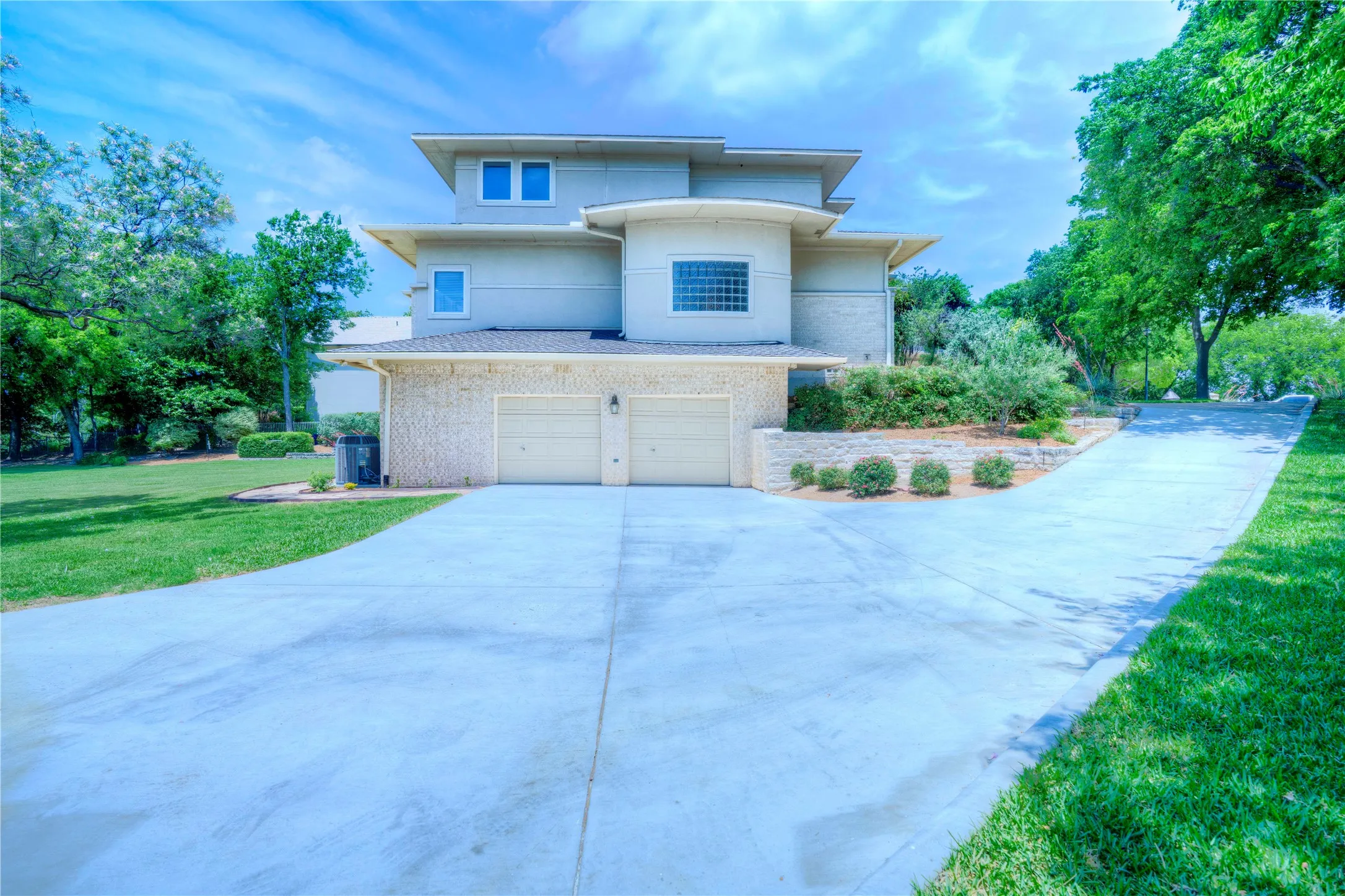 Single Family Residence For Sale in Dallas County , 1132 Mallard Pointe Drive, Grand Prairie, Texas 75104, 4 Bedroom, 5 Bathroom, 4 Garage spaces, 5,208 Sqft, built in 2000, mls#21262662, Real Estate Agent in Grand Prairie, Homes For Sale in Dallas county, Homes For Sale in Grand Prairie, Realtor in Grand Prairie Texas, Real Estate Brokerage Independent Realty Texas, Luminita Cordes Realtor