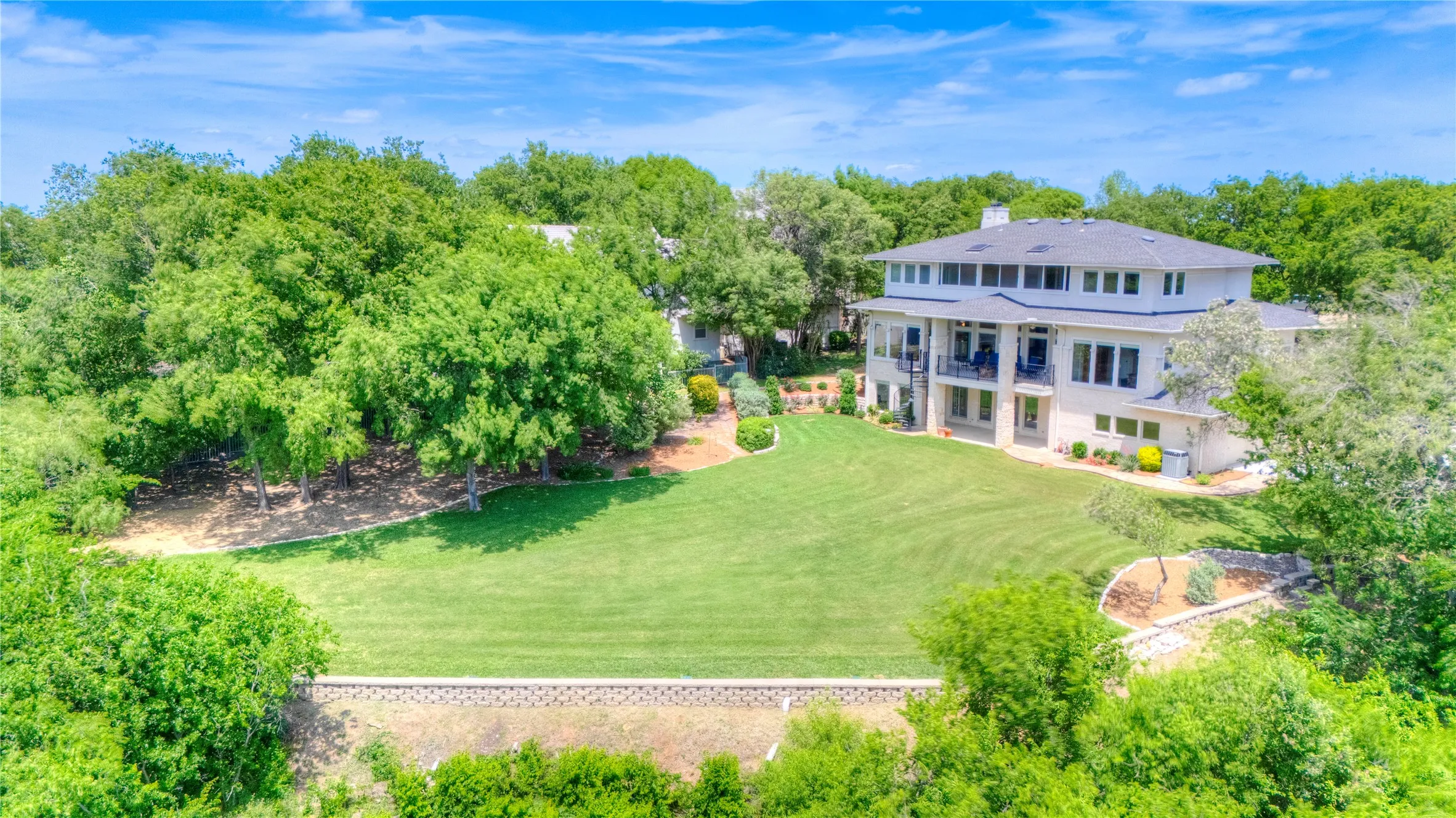 Single Family Residence For Sale in Dallas County , 1132 Mallard Pointe Drive, Grand Prairie, Texas 75104, 4 Bedroom, 5 Bathroom, 4 Garage spaces, 5,208 Sqft, built in 2000, mls#21262662, Real Estate Agent in Grand Prairie, Homes For Sale in Dallas county, Homes For Sale in Grand Prairie, Realtor in Grand Prairie Texas, Real Estate Brokerage Independent Realty Texas, Luminita Cordes Realtor