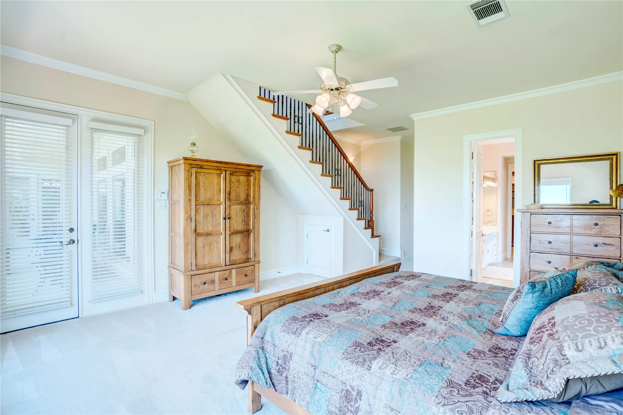 Single Family Residence For Sale in Dallas County , 1132 Mallard Pointe Drive, Grand Prairie, Texas 75104, 4 Bedroom, 5 Bathroom, 4 Garage spaces, 5,208 Sqft, built in 2000, mls#21262662, Real Estate Agent in Grand Prairie, Homes For Sale in Dallas county, Homes For Sale in Grand Prairie, Realtor in Grand Prairie Texas, Real Estate Brokerage Independent Realty Texas, Luminita Cordes Realtor