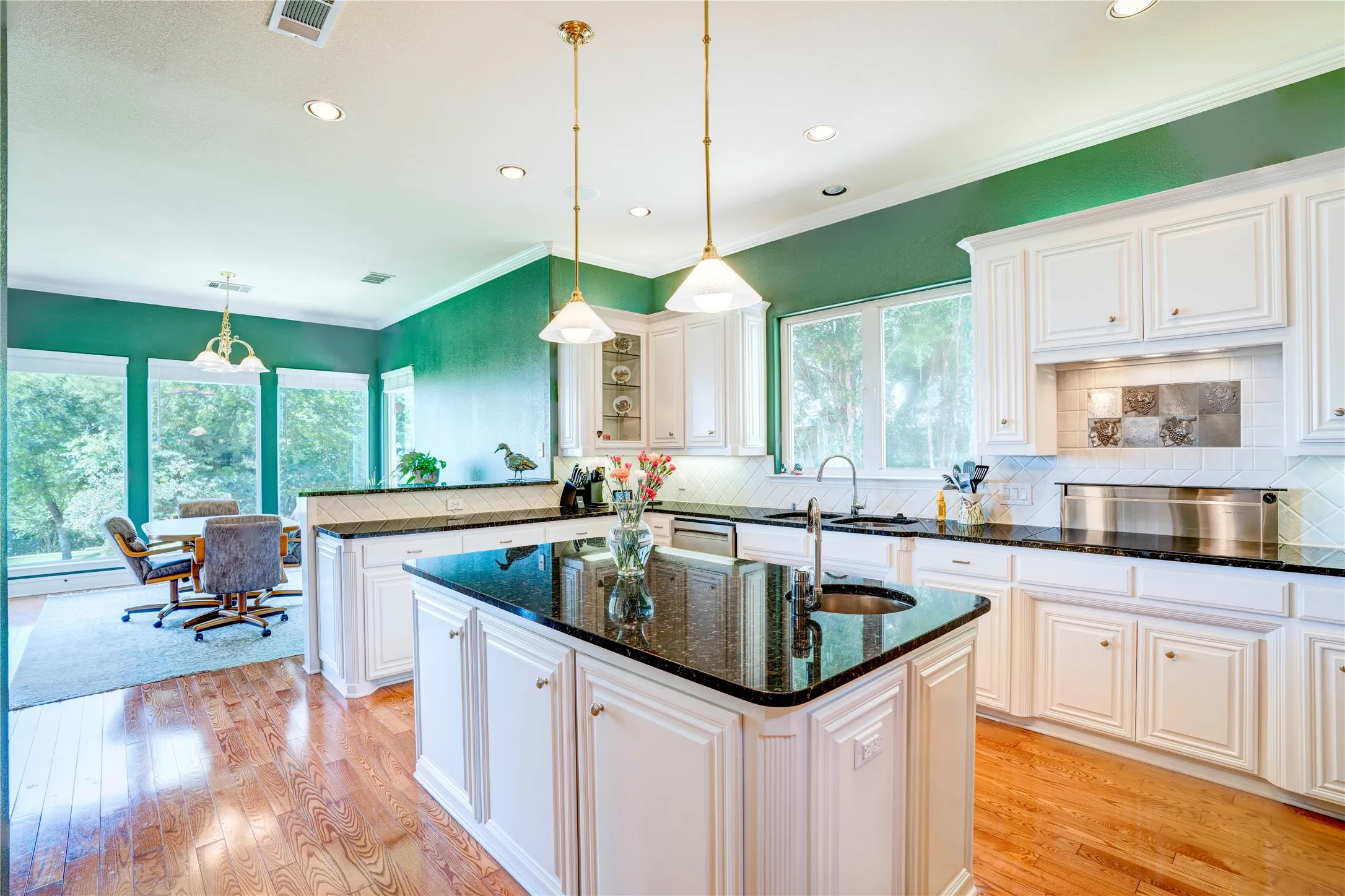Single Family Residence For Sale in Dallas County , 1132 Mallard Pointe Drive, Grand Prairie, Texas 75104, 4 Bedroom, 5 Bathroom, 4 Garage spaces, 5,208 Sqft, built in 2000, mls#21262662, Real Estate Agent in Grand Prairie, Homes For Sale in Dallas county, Homes For Sale in Grand Prairie, Realtor in Grand Prairie Texas, Real Estate Brokerage Independent Realty Texas, Luminita Cordes Realtor