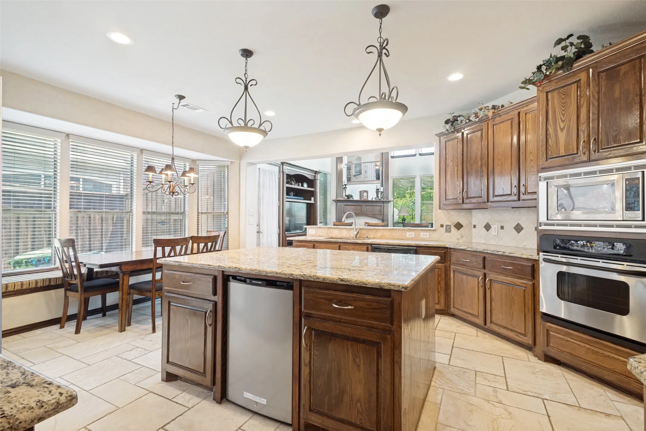 Single Family Residence For Sale in Denton County , 1909 Grand Park Place, Flower Mound, Texas 75028, 5 Bedroom, 4 Bathroom, 2 Garage spaces, 3,640 Sqft, built in 2003, mls#21265397, Real Estate Agent in Flower Mound, Homes For Sale in Denton county, Homes For Sale in Flower Mound, Realtor in Flower Mound Texas, Real Estate Brokerage Independent Realty Texas, Luminita Cordes Realtor