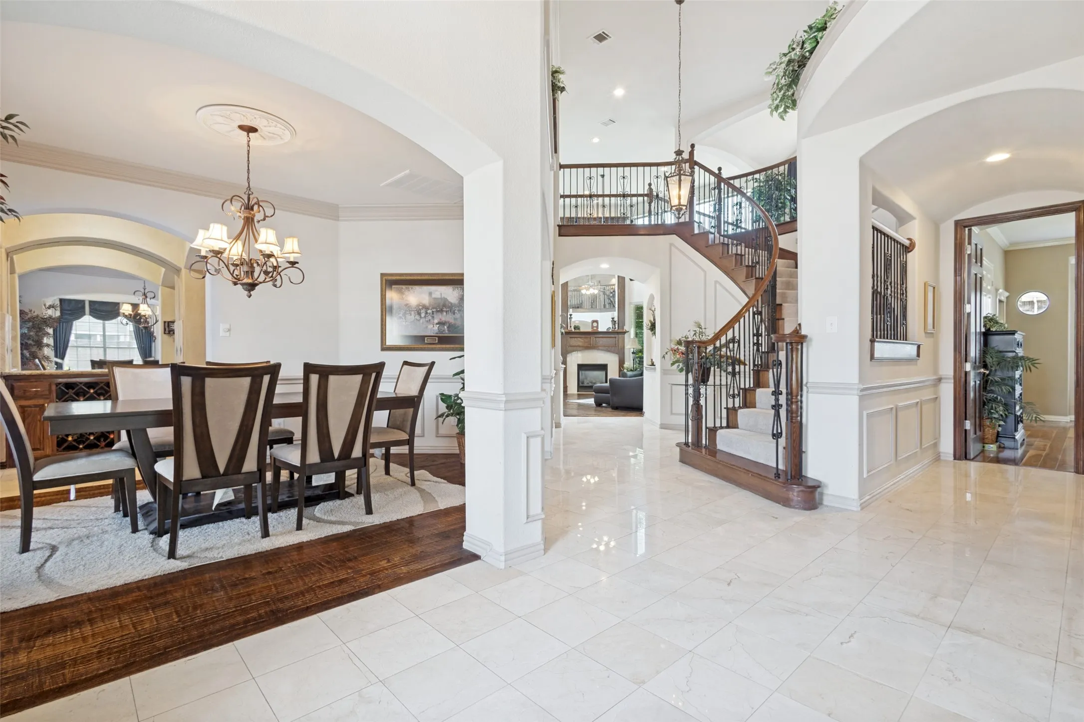 Single Family Residence For Sale in Denton County , 1909 Grand Park Place, Flower Mound, Texas 75028, 5 Bedroom, 4 Bathroom, 2 Garage spaces, 3,640 Sqft, built in 2003, mls#21265397, Real Estate Agent in Flower Mound, Homes For Sale in Denton county, Homes For Sale in Flower Mound, Realtor in Flower Mound Texas, Real Estate Brokerage Independent Realty Texas, Luminita Cordes Realtor