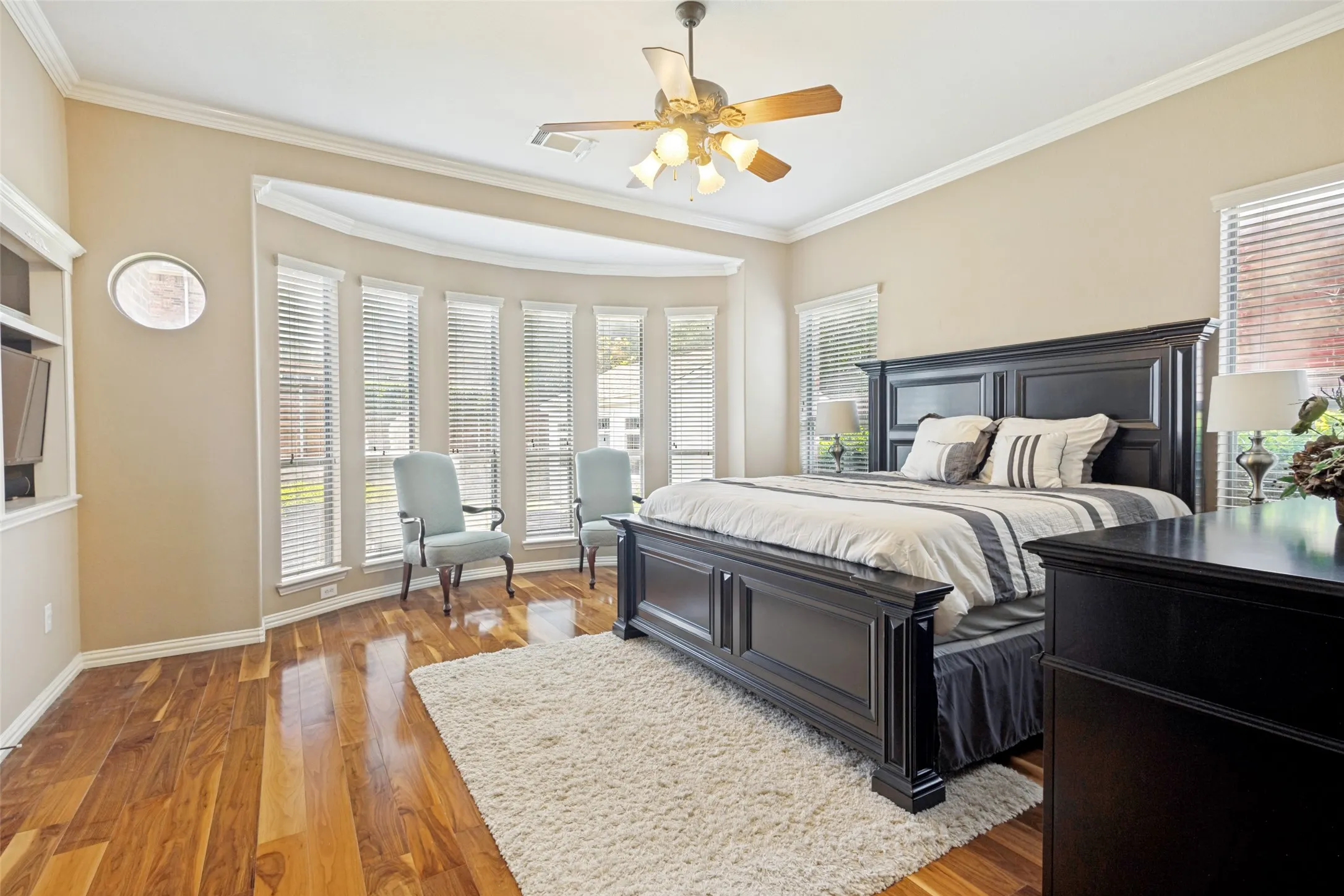 Single Family Residence For Sale in Denton County , 1909 Grand Park Place, Flower Mound, Texas 75028, 5 Bedroom, 4 Bathroom, 2 Garage spaces, 3,640 Sqft, built in 2003, mls#21265397, Real Estate Agent in Flower Mound, Homes For Sale in Denton county, Homes For Sale in Flower Mound, Realtor in Flower Mound Texas, Real Estate Brokerage Independent Realty Texas, Luminita Cordes Realtor