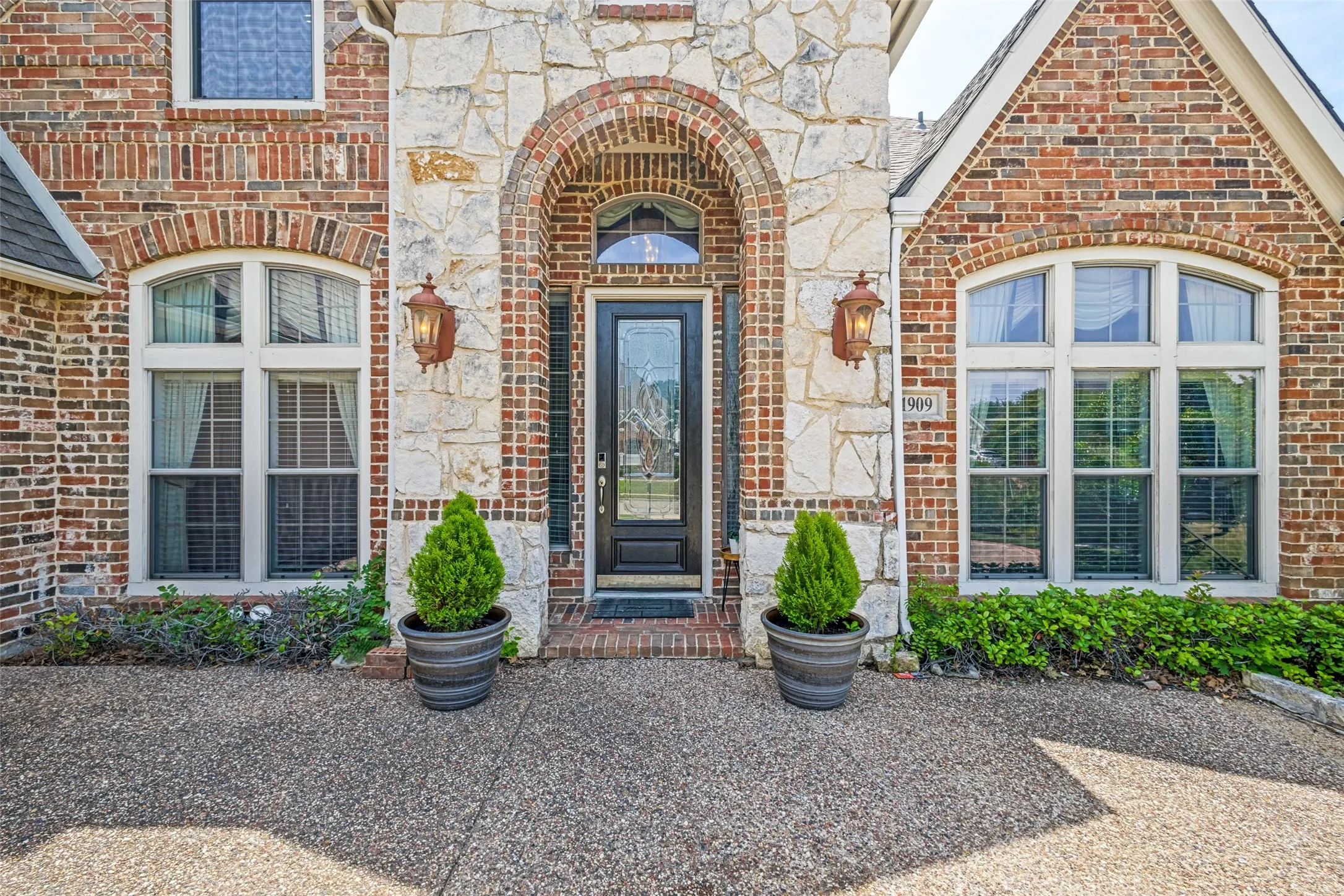 Single Family Residence For Sale in Denton County , 1909 Grand Park Place, Flower Mound, Texas 75028, 5 Bedroom, 4 Bathroom, 2 Garage spaces, 3,640 Sqft, built in 2003, mls#21265397, Real Estate Agent in Flower Mound, Homes For Sale in Denton county, Homes For Sale in Flower Mound, Realtor in Flower Mound Texas, Real Estate Brokerage Independent Realty Texas, Luminita Cordes Realtor