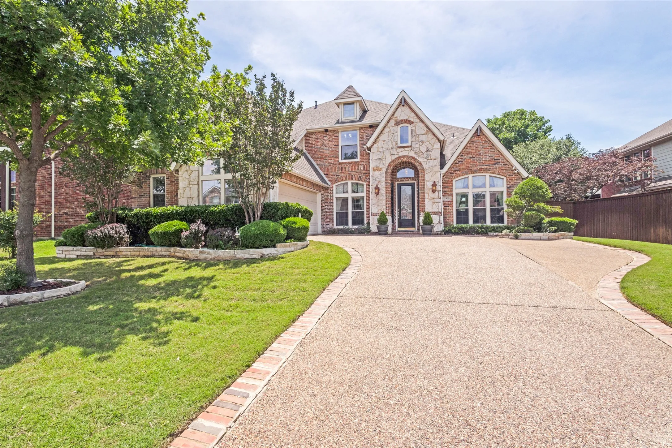 Single Family Residence For Sale in Denton County , 1909 Grand Park Place, Flower Mound, Texas 75028, 5 Bedroom, 4 Bathroom, 2 Garage spaces, 3,640 Sqft, built in 2003, mls#21265397, Real Estate Agent in Flower Mound, Homes For Sale in Denton county, Homes For Sale in Flower Mound, Realtor in Flower Mound Texas, Real Estate Brokerage Independent Realty Texas, Luminita Cordes Realtor