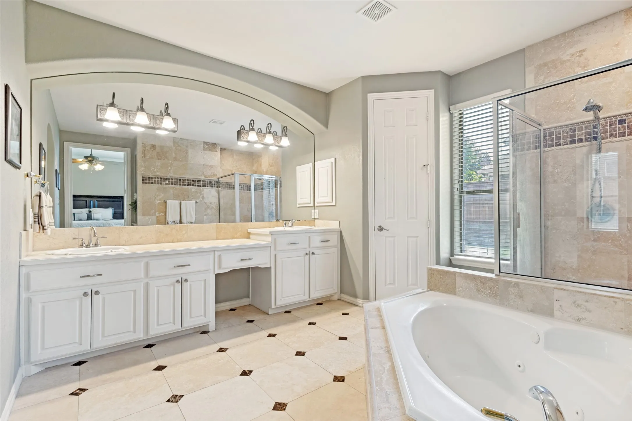 Single Family Residence For Sale in Denton County , 1909 Grand Park Place, Flower Mound, Texas 75028, 5 Bedroom, 4 Bathroom, 2 Garage spaces, 3,640 Sqft, built in 2003, mls#21265397, Real Estate Agent in Flower Mound, Homes For Sale in Denton county, Homes For Sale in Flower Mound, Realtor in Flower Mound Texas, Real Estate Brokerage Independent Realty Texas, Luminita Cordes Realtor
