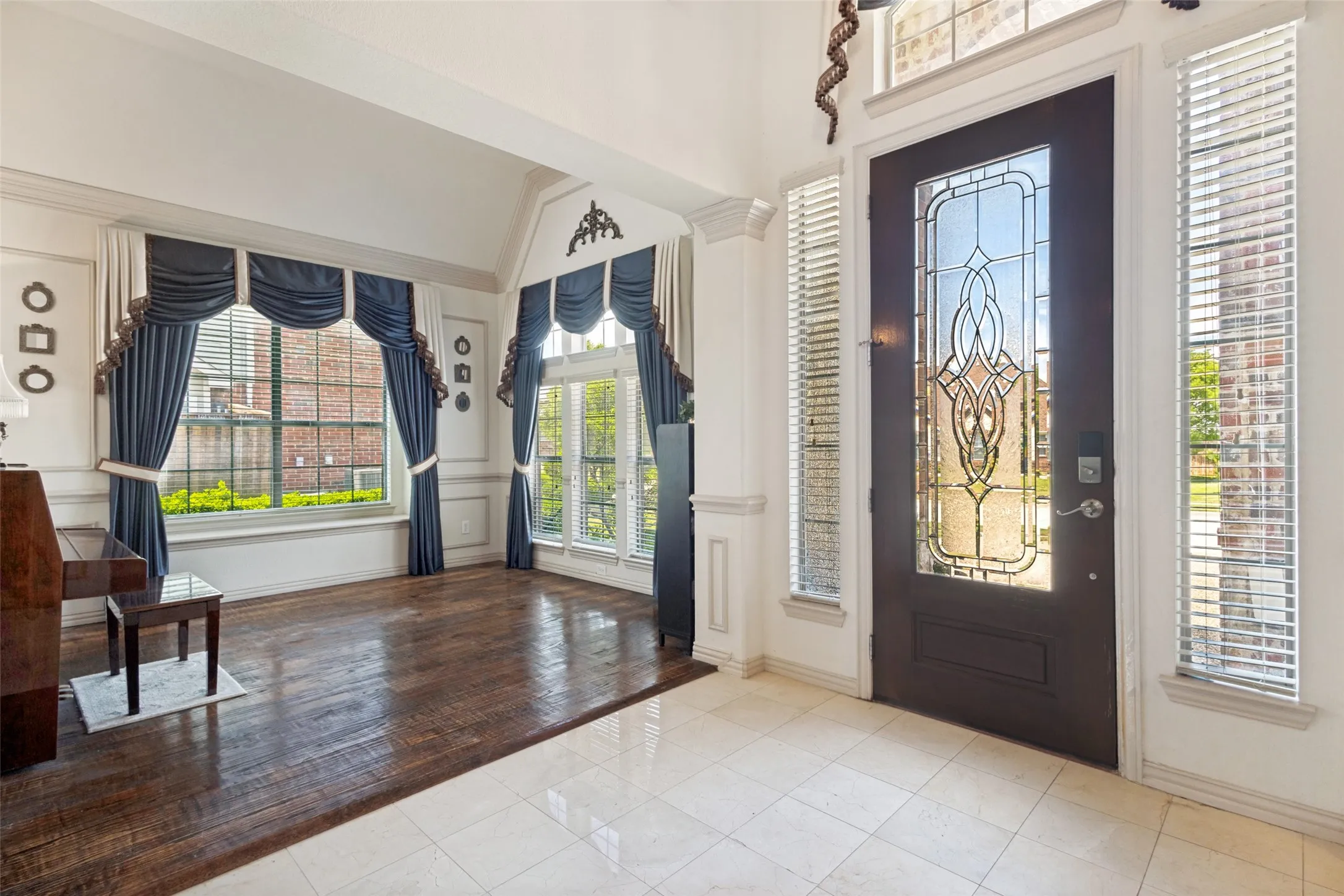 Single Family Residence For Sale in Denton County , 1909 Grand Park Place, Flower Mound, Texas 75028, 5 Bedroom, 4 Bathroom, 2 Garage spaces, 3,640 Sqft, built in 2003, mls#21265397, Real Estate Agent in Flower Mound, Homes For Sale in Denton county, Homes For Sale in Flower Mound, Realtor in Flower Mound Texas, Real Estate Brokerage Independent Realty Texas, Luminita Cordes Realtor