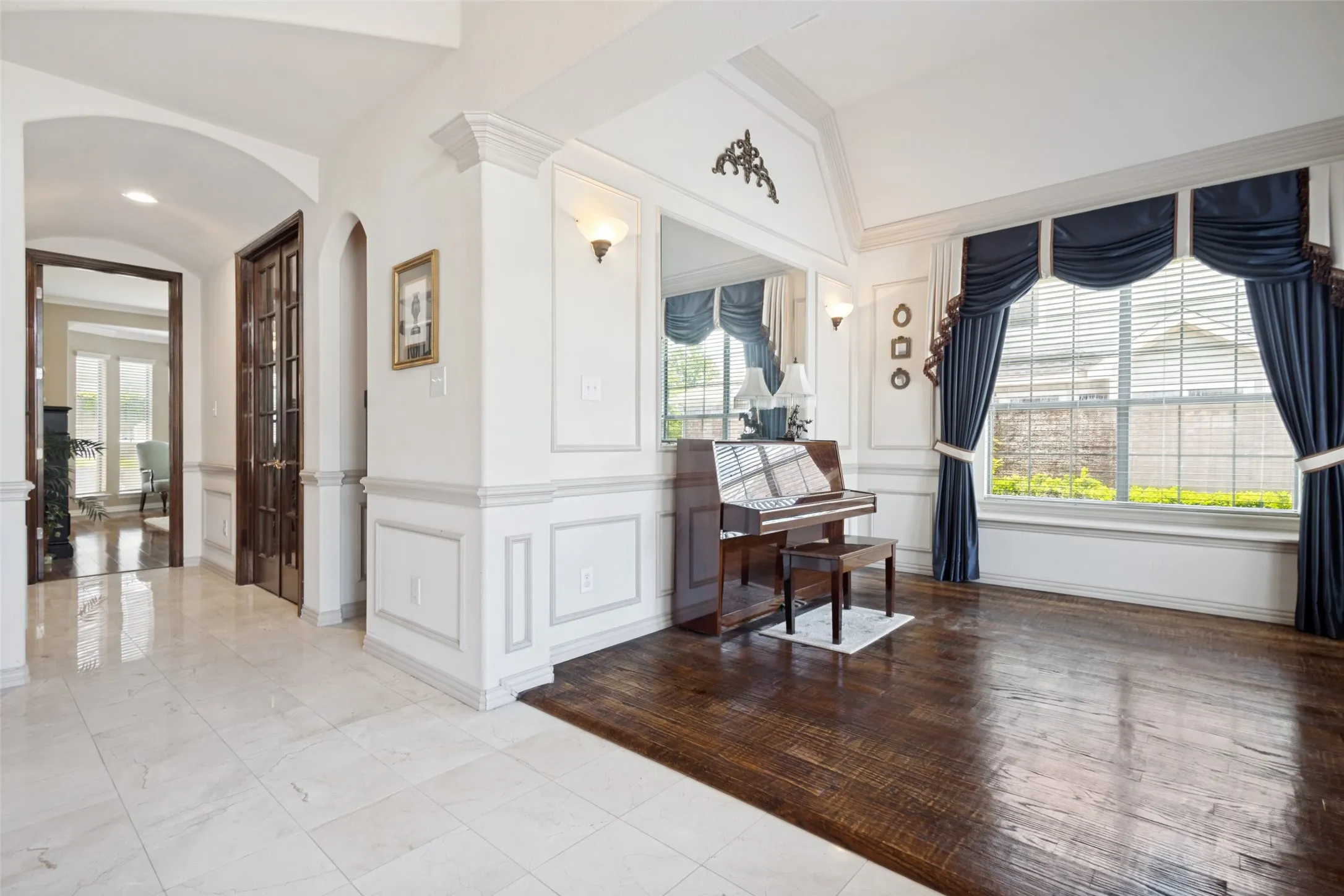 Single Family Residence For Sale in Denton County , 1909 Grand Park Place, Flower Mound, Texas 75028, 5 Bedroom, 4 Bathroom, 2 Garage spaces, 3,640 Sqft, built in 2003, mls#21265397, Real Estate Agent in Flower Mound, Homes For Sale in Denton county, Homes For Sale in Flower Mound, Realtor in Flower Mound Texas, Real Estate Brokerage Independent Realty Texas, Luminita Cordes Realtor