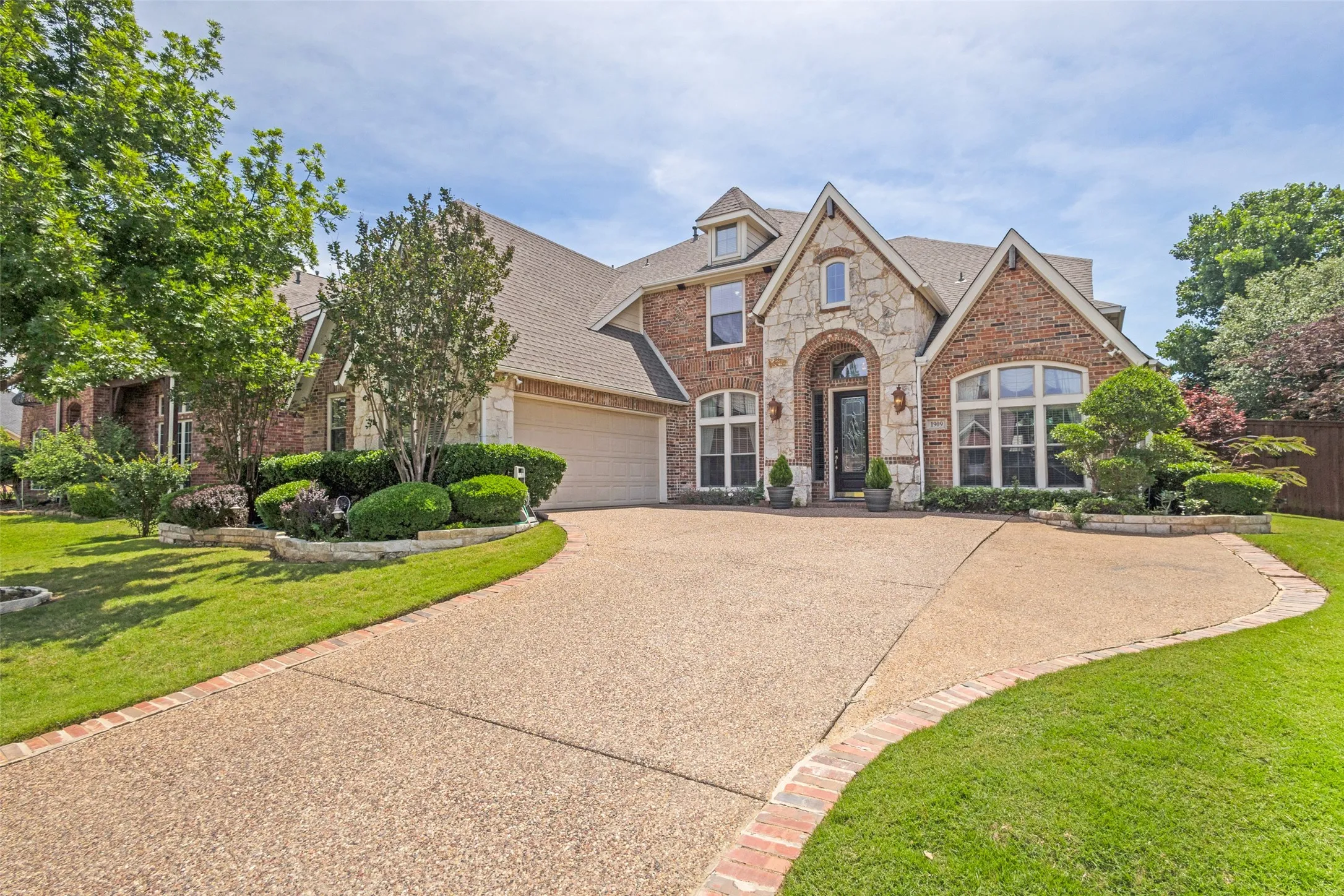 Single Family Residence For Sale in Denton County , 1909 Grand Park Place, Flower Mound, Texas 75028, 5 Bedroom, 4 Bathroom, 2 Garage spaces, 3,640 Sqft, built in 2003, mls#21265397, Real Estate Agent in Flower Mound, Homes For Sale in Denton county, Homes For Sale in Flower Mound, Realtor in Flower Mound Texas, Real Estate Brokerage Independent Realty Texas, Luminita Cordes Realtor