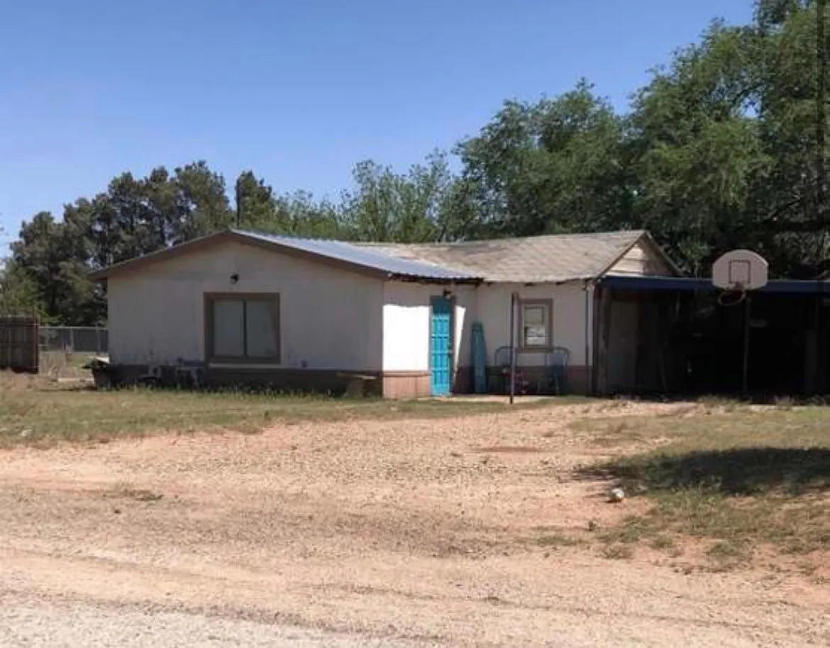 Single Family Residence For Sale in Lynn County , 1213 S 2nd Street, Tahoka, Texas 79373, 2 Bedrooms, 1 Bathroom, Garage spaces, 864 Sqft, built in 1953, Price $30,000, mls#21265399, Real Estate Agent in Tahoka, Homes For Sale in Lynn county, Homes For Sale in Tahoka, Realtor in Tahoka Texas, Real Estate Brokerage Independent Realty Texas, Luminita Cordes Realtor