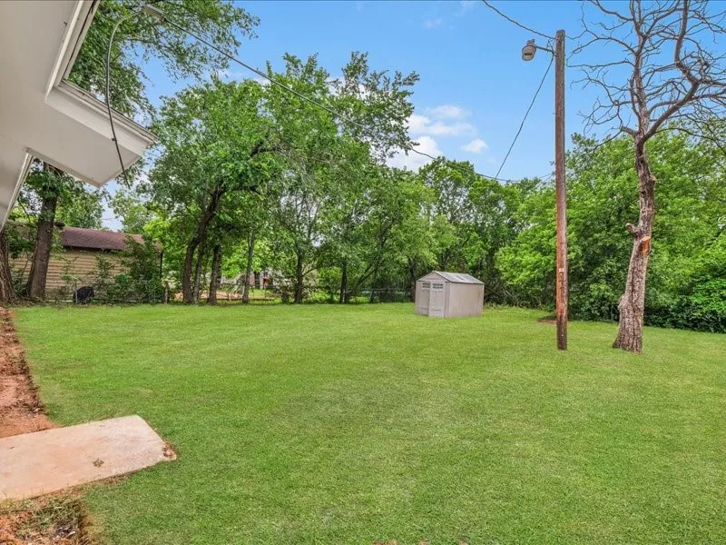 Single Family Residence For Sale in Johnson County , 303 Mansfield Road, Cleburne, Texas 76031, 4 Bedroom, 1 Bathroom, Garage spaces, 1,312 Sqft, built in 1973, mls#21265196, Real Estate Agent in Cleburne, Homes For Sale in Johnson county, Homes For Sale in Cleburne, Realtor in Cleburne Texas, Real Estate Brokerage Independent Realty Texas, Luminita Cordes Realtor