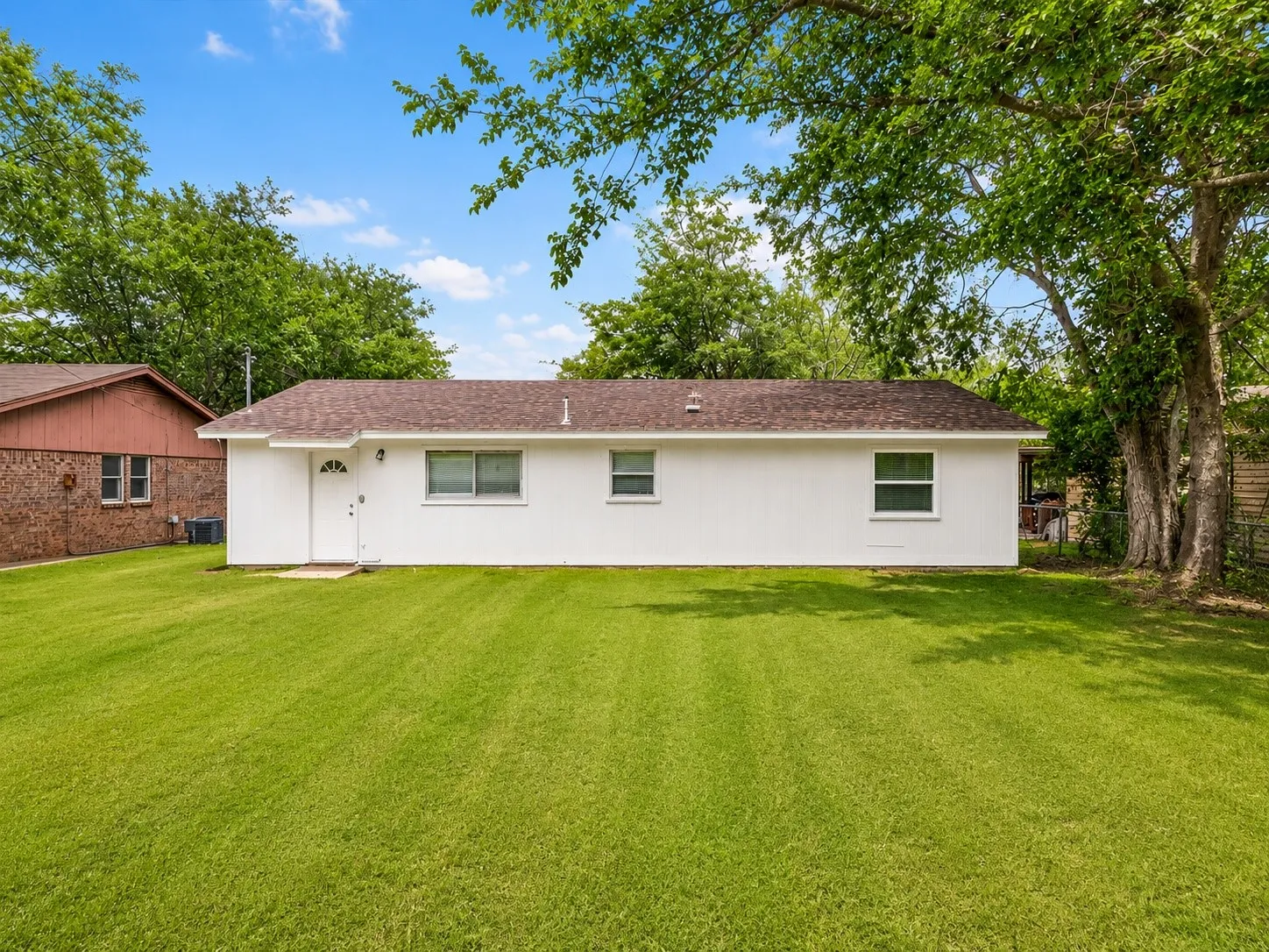 Single Family Residence For Sale in Johnson County , 303 Mansfield Road, Cleburne, Texas 76031, 4 Bedroom, 1 Bathroom, Garage spaces, 1,312 Sqft, built in 1973, mls#21265196, Real Estate Agent in Cleburne, Homes For Sale in Johnson county, Homes For Sale in Cleburne, Realtor in Cleburne Texas, Real Estate Brokerage Independent Realty Texas, Luminita Cordes Realtor