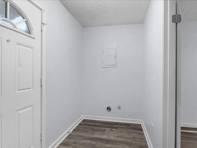 Single Family Residence For Sale in Johnson County , 303 Mansfield Road, Cleburne, Texas 76031, 4 Bedroom, 1 Bathroom, Garage spaces, 1,312 Sqft, built in 1973, mls#21265196, Real Estate Agent in Cleburne, Homes For Sale in Johnson county, Homes For Sale in Cleburne, Realtor in Cleburne Texas, Real Estate Brokerage Independent Realty Texas, Luminita Cordes Realtor