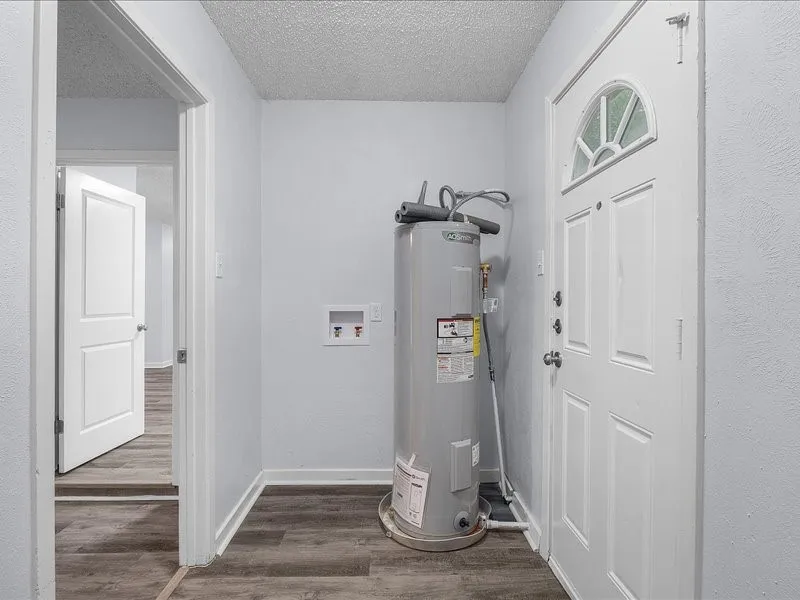 Single Family Residence For Sale in Johnson County , 303 Mansfield Road, Cleburne, Texas 76031, 4 Bedroom, 1 Bathroom, Garage spaces, 1,312 Sqft, built in 1973, mls#21265196, Real Estate Agent in Cleburne, Homes For Sale in Johnson county, Homes For Sale in Cleburne, Realtor in Cleburne Texas, Real Estate Brokerage Independent Realty Texas, Luminita Cordes Realtor