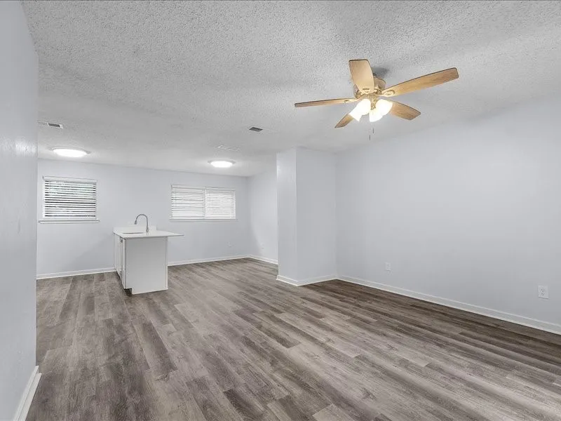 Single Family Residence For Sale in Johnson County , 303 Mansfield Road, Cleburne, Texas 76031, 4 Bedroom, 1 Bathroom, Garage spaces, 1,312 Sqft, built in 1973, mls#21265196, Real Estate Agent in Cleburne, Homes For Sale in Johnson county, Homes For Sale in Cleburne, Realtor in Cleburne Texas, Real Estate Brokerage Independent Realty Texas, Luminita Cordes Realtor