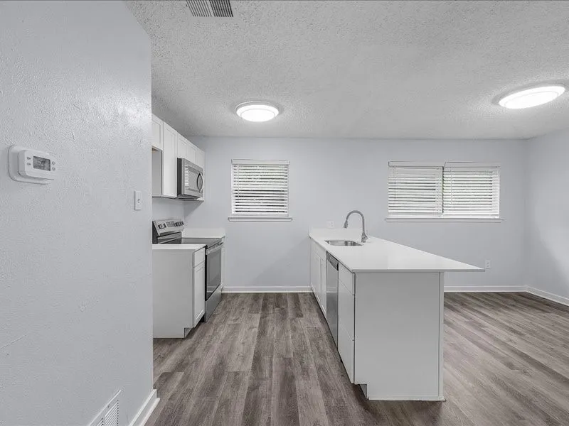 Single Family Residence For Sale in Johnson County , 303 Mansfield Road, Cleburne, Texas 76031, 4 Bedroom, 1 Bathroom, Garage spaces, 1,312 Sqft, built in 1973, mls#21265196, Real Estate Agent in Cleburne, Homes For Sale in Johnson county, Homes For Sale in Cleburne, Realtor in Cleburne Texas, Real Estate Brokerage Independent Realty Texas, Luminita Cordes Realtor