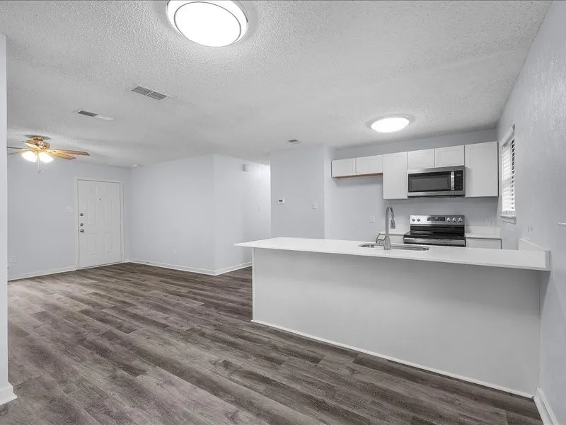 Single Family Residence For Sale in Johnson County , 303 Mansfield Road, Cleburne, Texas 76031, 4 Bedroom, 1 Bathroom, Garage spaces, 1,312 Sqft, built in 1973, mls#21265196, Real Estate Agent in Cleburne, Homes For Sale in Johnson county, Homes For Sale in Cleburne, Realtor in Cleburne Texas, Real Estate Brokerage Independent Realty Texas, Luminita Cordes Realtor