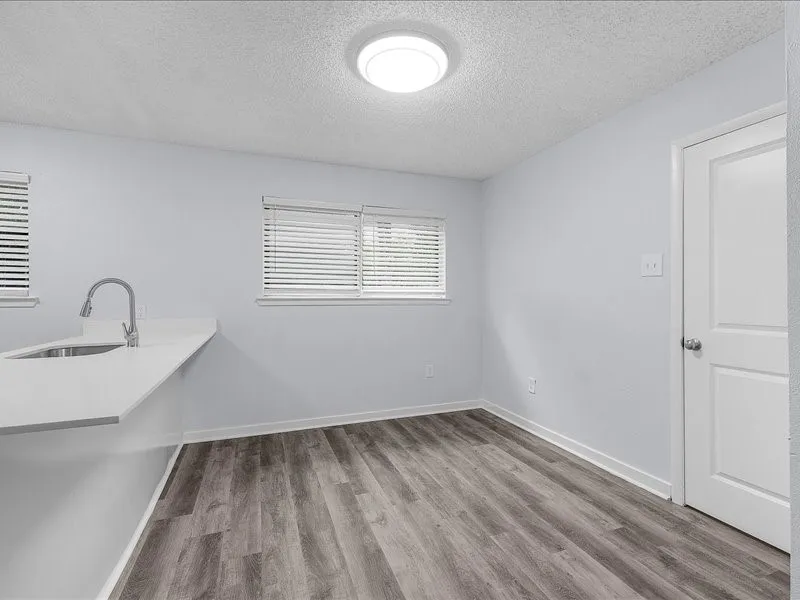 Single Family Residence For Sale in Johnson County , 303 Mansfield Road, Cleburne, Texas 76031, 4 Bedroom, 1 Bathroom, Garage spaces, 1,312 Sqft, built in 1973, mls#21265196, Real Estate Agent in Cleburne, Homes For Sale in Johnson county, Homes For Sale in Cleburne, Realtor in Cleburne Texas, Real Estate Brokerage Independent Realty Texas, Luminita Cordes Realtor