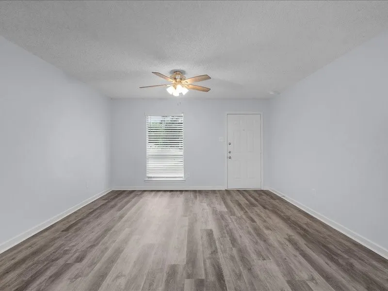 Single Family Residence For Sale in Johnson County , 303 Mansfield Road, Cleburne, Texas 76031, 4 Bedroom, 1 Bathroom, Garage spaces, 1,312 Sqft, built in 1973, mls#21265196, Real Estate Agent in Cleburne, Homes For Sale in Johnson county, Homes For Sale in Cleburne, Realtor in Cleburne Texas, Real Estate Brokerage Independent Realty Texas, Luminita Cordes Realtor