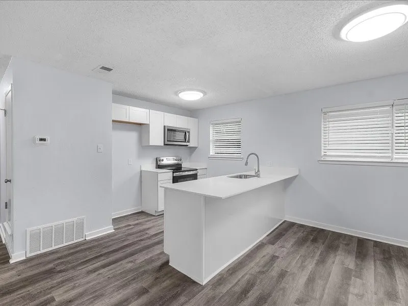 Single Family Residence For Sale in Johnson County , 303 Mansfield Road, Cleburne, Texas 76031, 4 Bedroom, 1 Bathroom, Garage spaces, 1,312 Sqft, built in 1973, mls#21265196, Real Estate Agent in Cleburne, Homes For Sale in Johnson county, Homes For Sale in Cleburne, Realtor in Cleburne Texas, Real Estate Brokerage Independent Realty Texas, Luminita Cordes Realtor