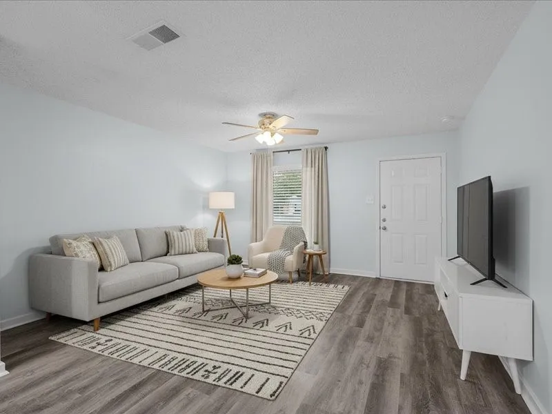 Single Family Residence For Sale in Johnson County , 303 Mansfield Road, Cleburne, Texas 76031, 4 Bedroom, 1 Bathroom, Garage spaces, 1,312 Sqft, built in 1973, mls#21265196, Real Estate Agent in Cleburne, Homes For Sale in Johnson county, Homes For Sale in Cleburne, Realtor in Cleburne Texas, Real Estate Brokerage Independent Realty Texas, Luminita Cordes Realtor