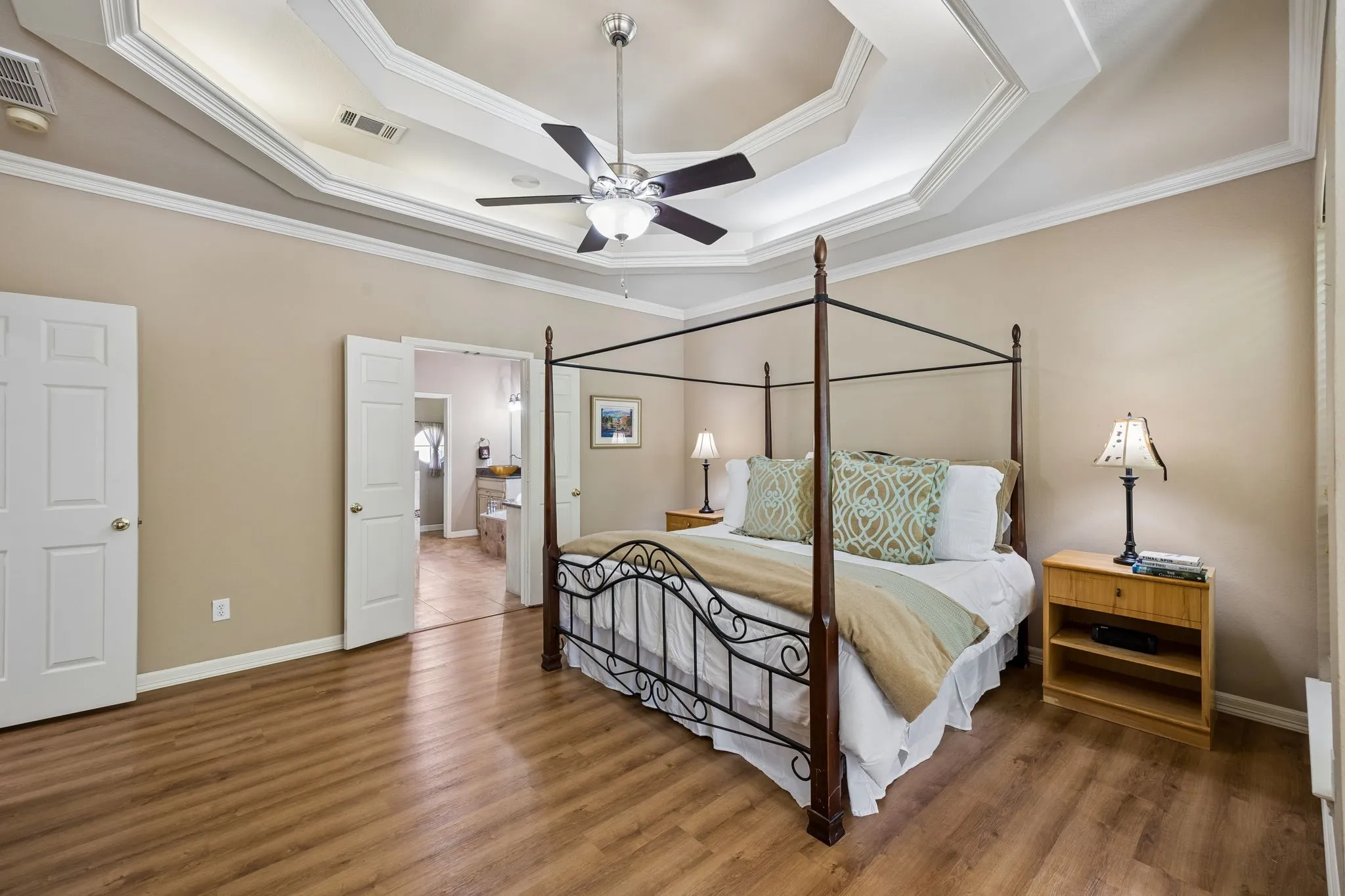 Single Family Residence For Sale in Tarrant County , 303 Waterford Court, Southlake, Texas 76092, 4 Bedroom, 5 Bathroom, 3 Garage spaces, 3,562 Sqft, built in 1992, mls#21237189, Real Estate Agent in Southlake, Homes For Sale in Tarrant county, Homes For Sale in Southlake, Realtor in Southlake Texas, Real Estate Brokerage Independent Realty Texas, Luminita Cordes Realtor