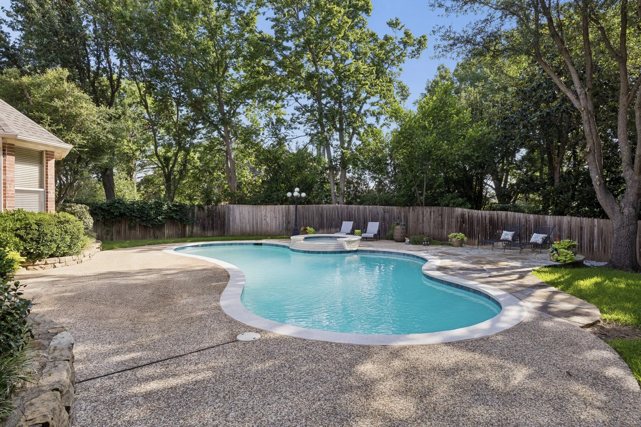 Single Family Residence For Sale in Tarrant County , 303 Waterford Court, Southlake, Texas 76092, 4 Bedroom, 5 Bathroom, 3 Garage spaces, 3,562 Sqft, built in 1992, mls#21237189, Real Estate Agent in Southlake, Homes For Sale in Tarrant county, Homes For Sale in Southlake, Realtor in Southlake Texas, Real Estate Brokerage Independent Realty Texas, Luminita Cordes Realtor
