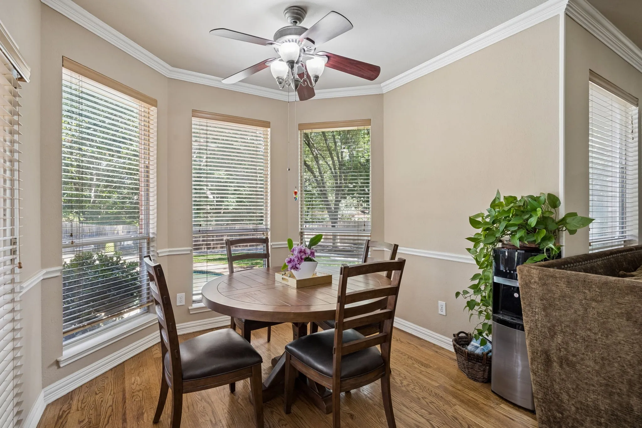 Single Family Residence For Sale in Tarrant County , 303 Waterford Court, Southlake, Texas 76092, 4 Bedroom, 5 Bathroom, 3 Garage spaces, 3,562 Sqft, built in 1992, mls#21237189, Real Estate Agent in Southlake, Homes For Sale in Tarrant county, Homes For Sale in Southlake, Realtor in Southlake Texas, Real Estate Brokerage Independent Realty Texas, Luminita Cordes Realtor