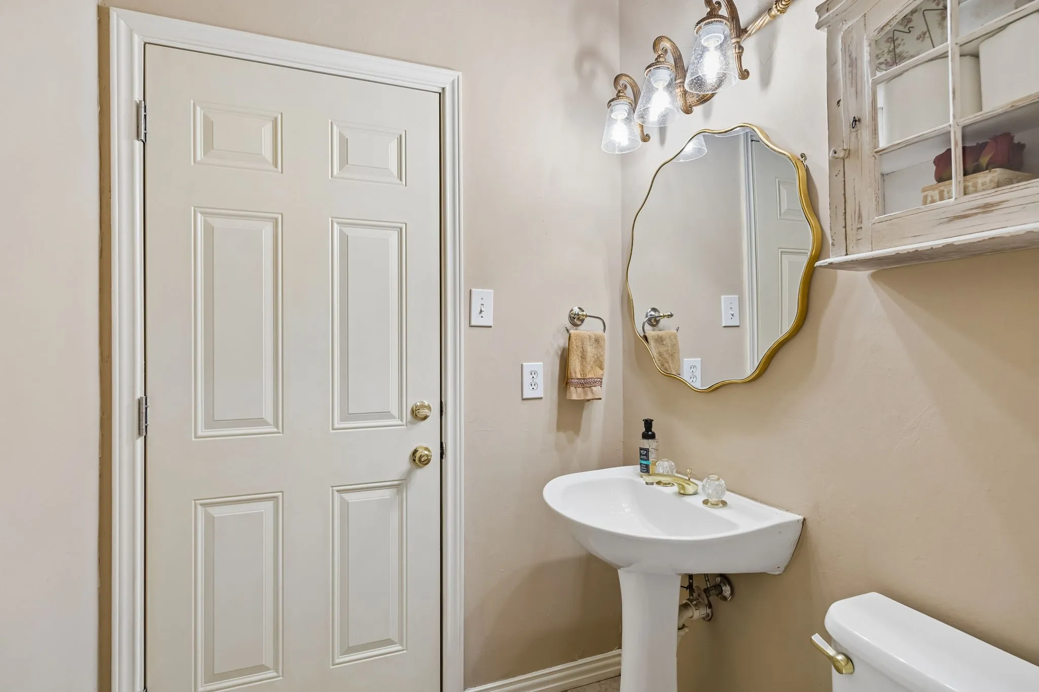Single Family Residence For Sale in Tarrant County , 303 Waterford Court, Southlake, Texas 76092, 4 Bedroom, 5 Bathroom, 3 Garage spaces, 3,562 Sqft, built in 1992, mls#21237189, Real Estate Agent in Southlake, Homes For Sale in Tarrant county, Homes For Sale in Southlake, Realtor in Southlake Texas, Real Estate Brokerage Independent Realty Texas, Luminita Cordes Realtor