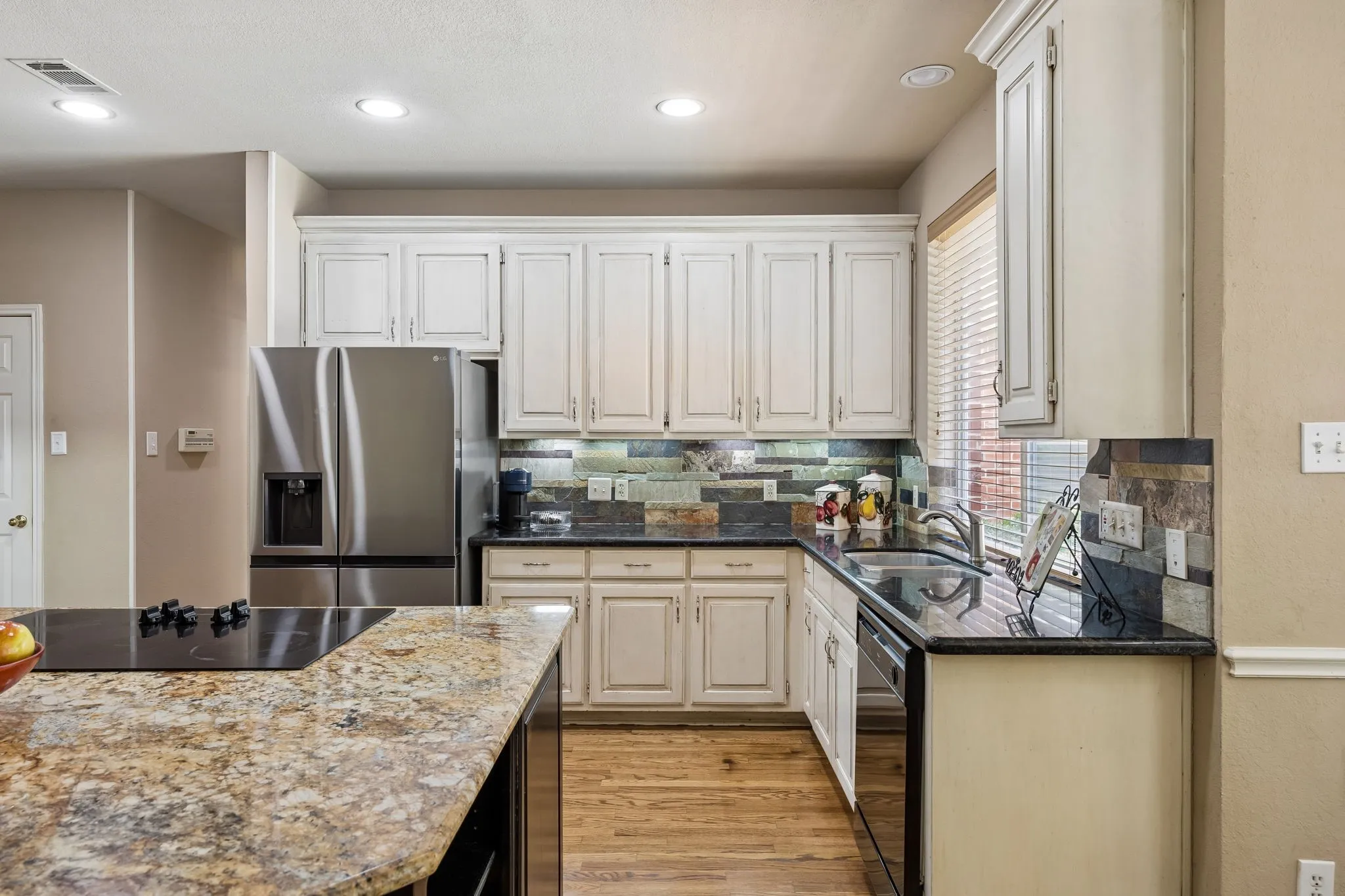 Single Family Residence For Sale in Tarrant County , 303 Waterford Court, Southlake, Texas 76092, 4 Bedroom, 5 Bathroom, 3 Garage spaces, 3,562 Sqft, built in 1992, mls#21237189, Real Estate Agent in Southlake, Homes For Sale in Tarrant county, Homes For Sale in Southlake, Realtor in Southlake Texas, Real Estate Brokerage Independent Realty Texas, Luminita Cordes Realtor