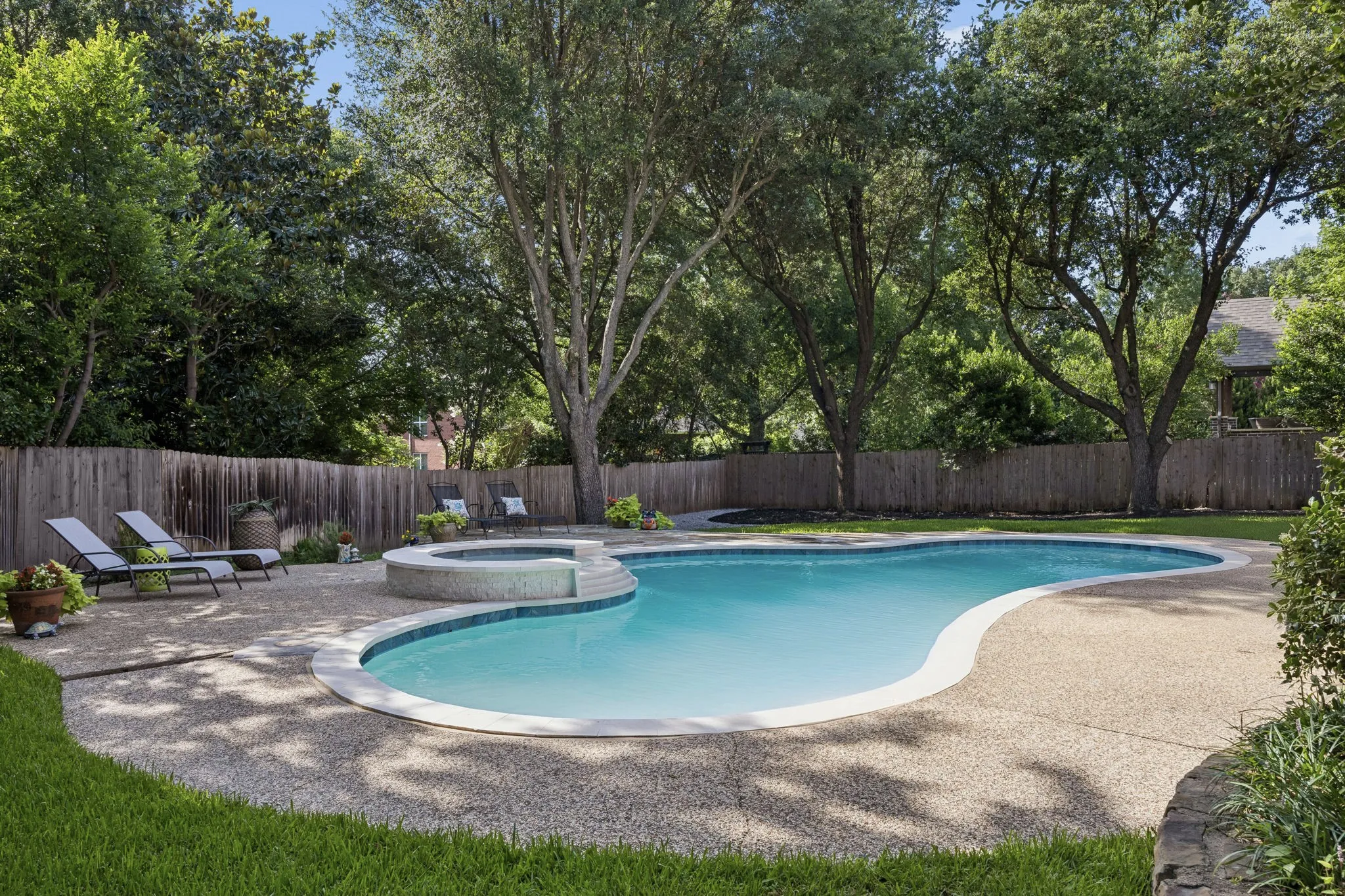 Single Family Residence For Sale in Tarrant County , 303 Waterford Court, Southlake, Texas 76092, 4 Bedroom, 5 Bathroom, 3 Garage spaces, 3,562 Sqft, built in 1992, mls#21237189, Real Estate Agent in Southlake, Homes For Sale in Tarrant county, Homes For Sale in Southlake, Realtor in Southlake Texas, Real Estate Brokerage Independent Realty Texas, Luminita Cordes Realtor