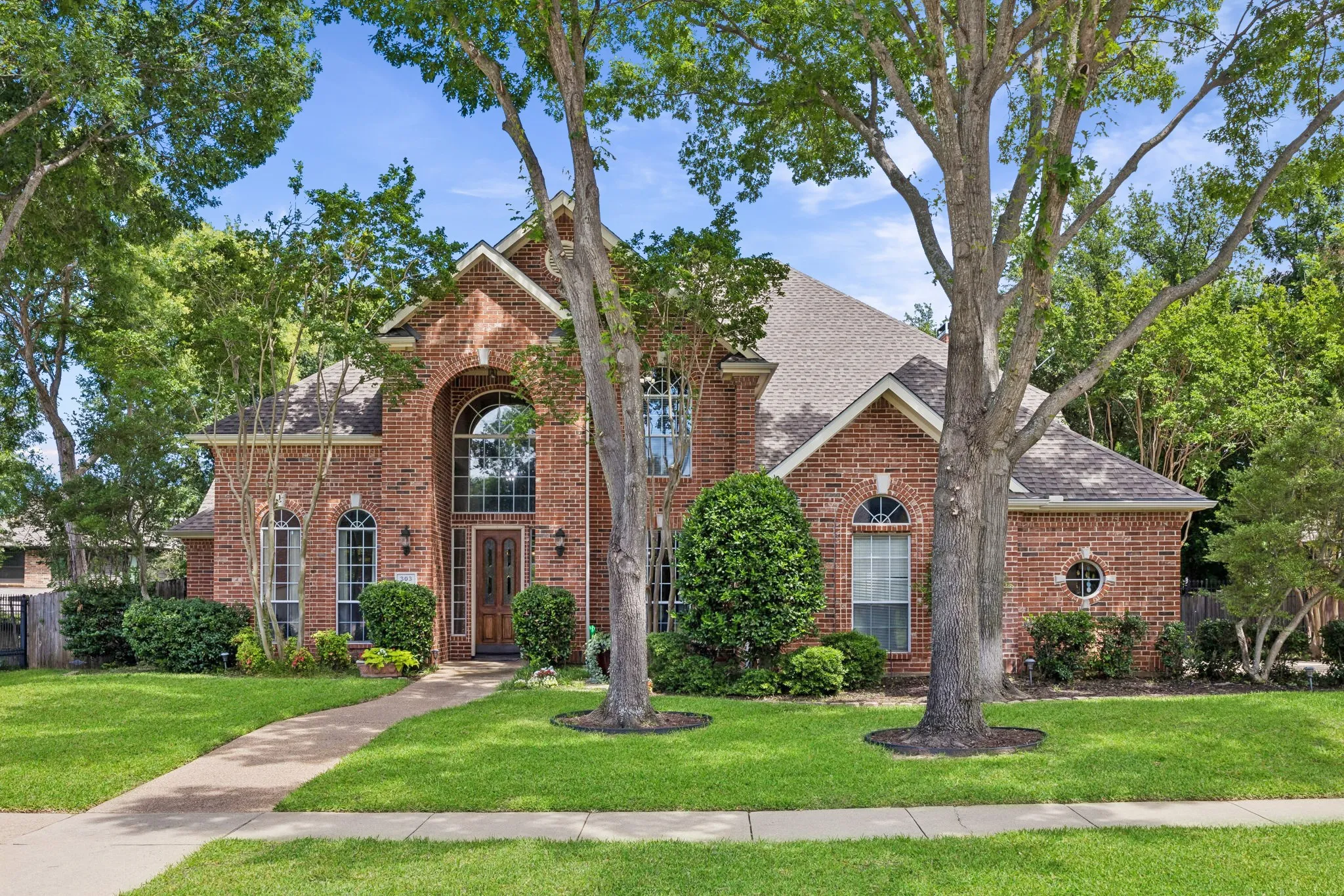 Single Family Residence For Sale in Tarrant County , 303 Waterford Court, Southlake, Texas 76092, 4 Bedroom, 5 Bathroom, 3 Garage spaces, 3,562 Sqft, built in 1992, mls#21237189, Real Estate Agent in Southlake, Homes For Sale in Tarrant county, Homes For Sale in Southlake, Realtor in Southlake Texas, Real Estate Brokerage Independent Realty Texas, Luminita Cordes Realtor