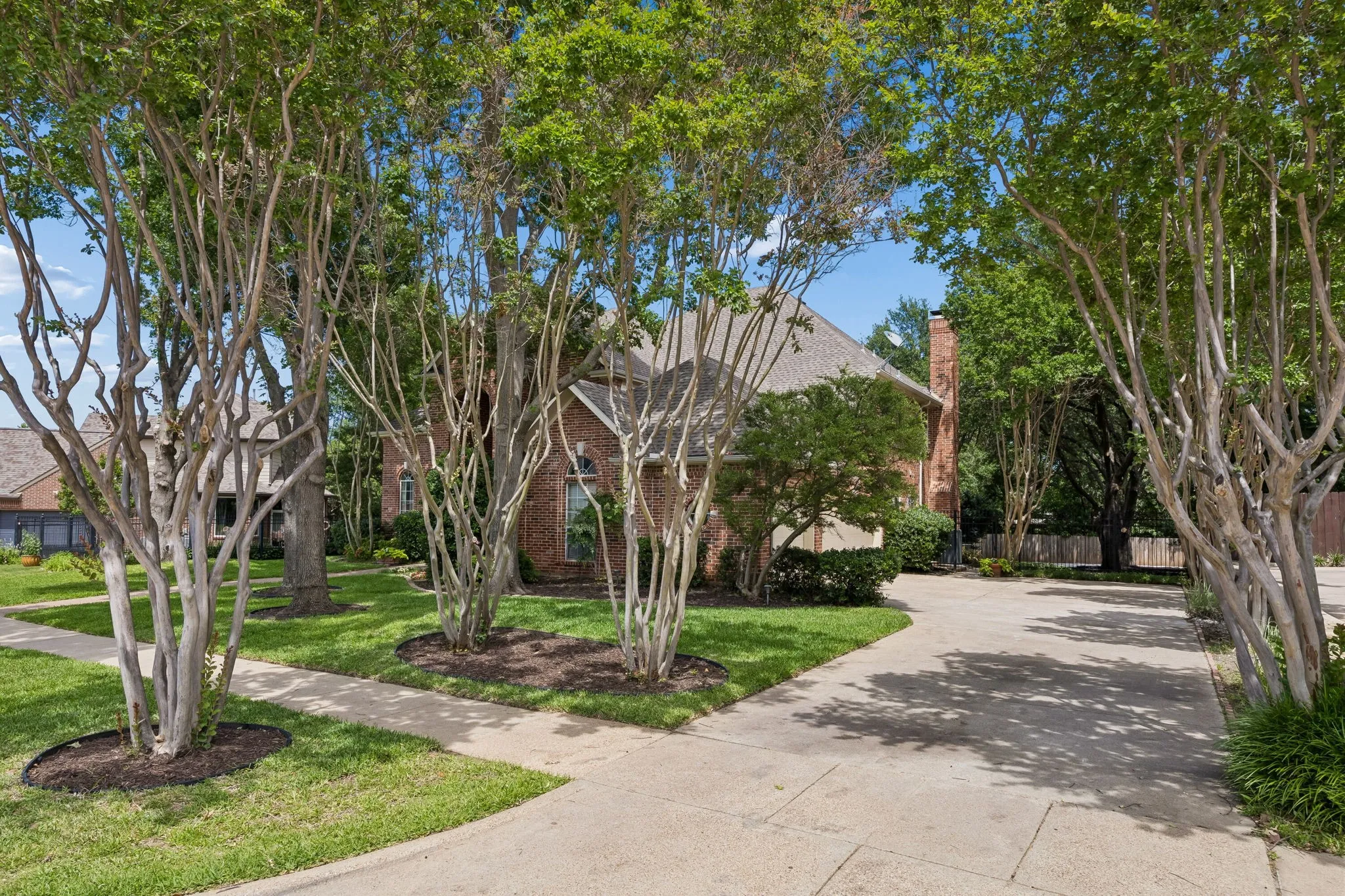 Single Family Residence For Sale in Tarrant County , 303 Waterford Court, Southlake, Texas 76092, 4 Bedroom, 5 Bathroom, 3 Garage spaces, 3,562 Sqft, built in 1992, mls#21237189, Real Estate Agent in Southlake, Homes For Sale in Tarrant county, Homes For Sale in Southlake, Realtor in Southlake Texas, Real Estate Brokerage Independent Realty Texas, Luminita Cordes Realtor