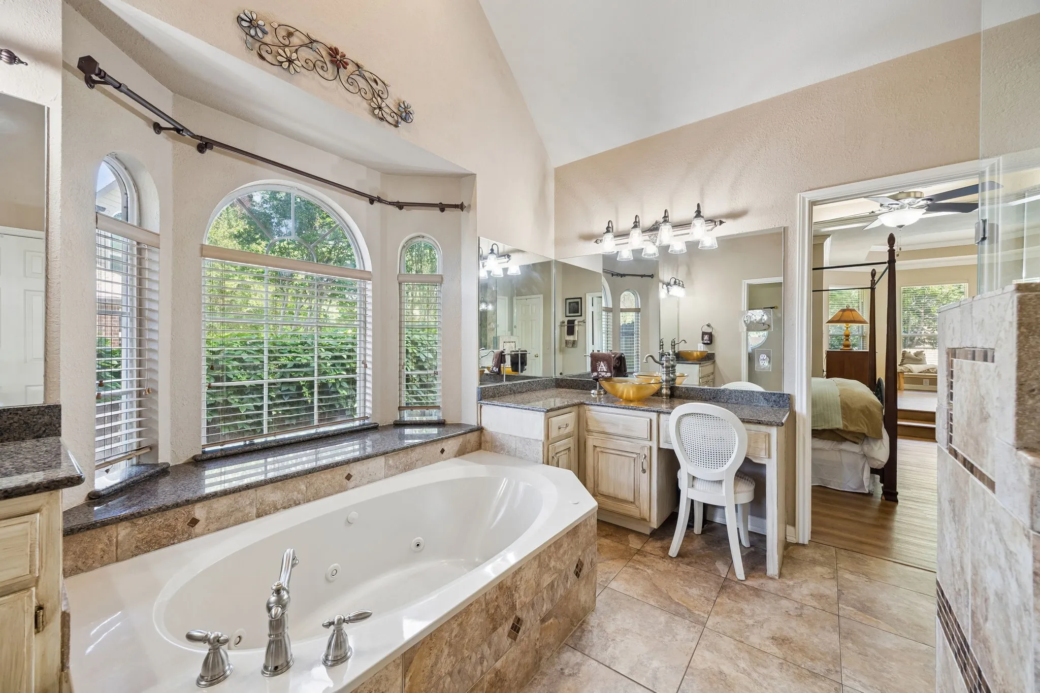 Single Family Residence For Sale in Tarrant County , 303 Waterford Court, Southlake, Texas 76092, 4 Bedroom, 5 Bathroom, 3 Garage spaces, 3,562 Sqft, built in 1992, mls#21237189, Real Estate Agent in Southlake, Homes For Sale in Tarrant county, Homes For Sale in Southlake, Realtor in Southlake Texas, Real Estate Brokerage Independent Realty Texas, Luminita Cordes Realtor