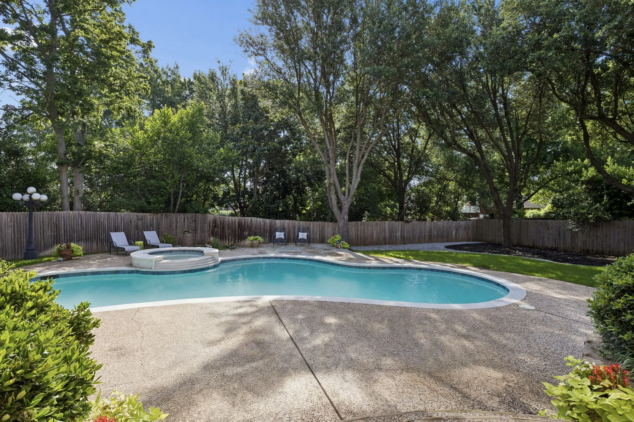 Single Family Residence For Sale in Tarrant County , 303 Waterford Court, Southlake, Texas 76092, 4 Bedroom, 5 Bathroom, 3 Garage spaces, 3,562 Sqft, built in 1992, mls#21237189, Real Estate Agent in Southlake, Homes For Sale in Tarrant county, Homes For Sale in Southlake, Realtor in Southlake Texas, Real Estate Brokerage Independent Realty Texas, Luminita Cordes Realtor