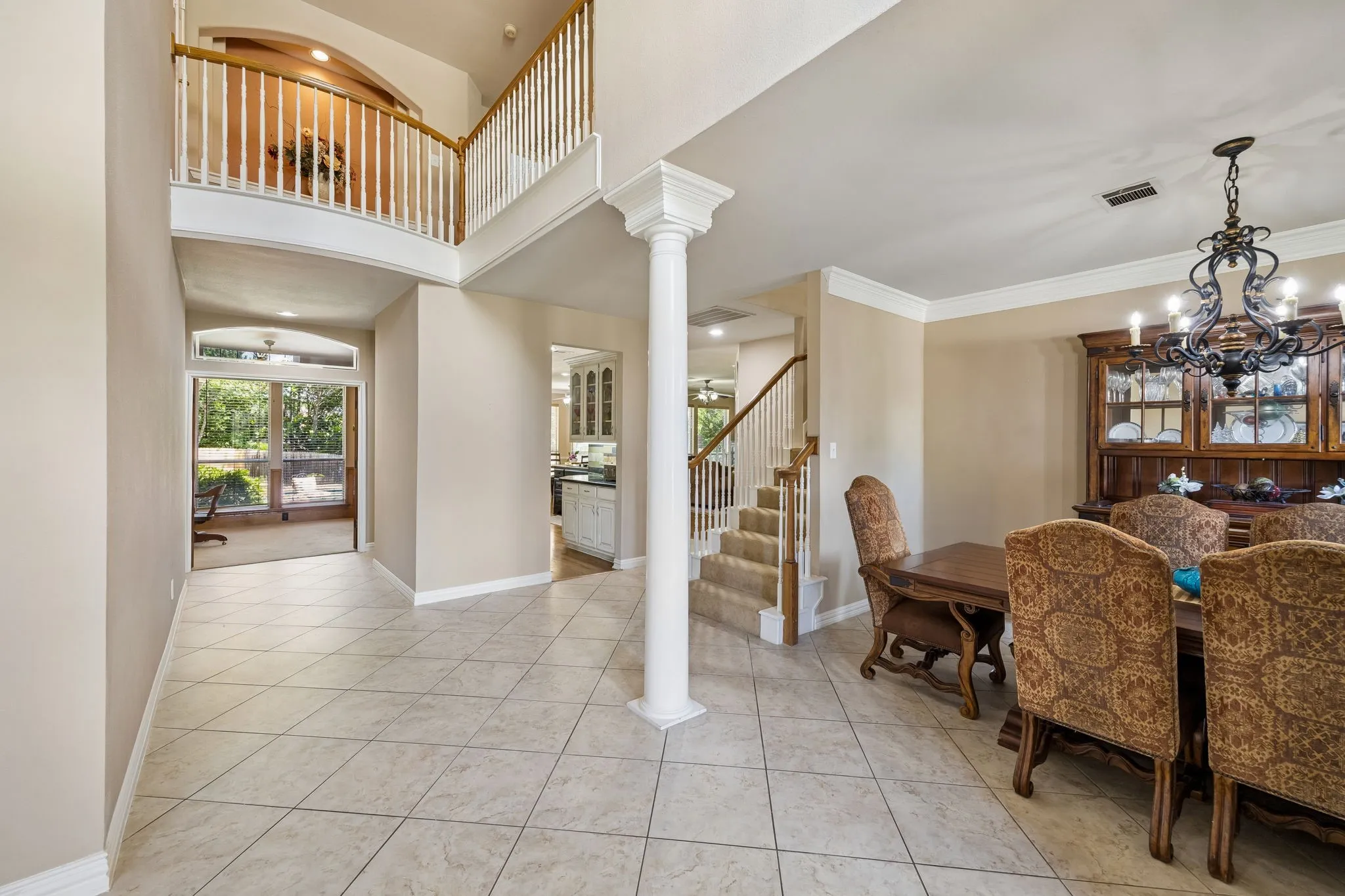 Single Family Residence For Sale in Tarrant County , 303 Waterford Court, Southlake, Texas 76092, 4 Bedroom, 5 Bathroom, 3 Garage spaces, 3,562 Sqft, built in 1992, mls#21237189, Real Estate Agent in Southlake, Homes For Sale in Tarrant county, Homes For Sale in Southlake, Realtor in Southlake Texas, Real Estate Brokerage Independent Realty Texas, Luminita Cordes Realtor