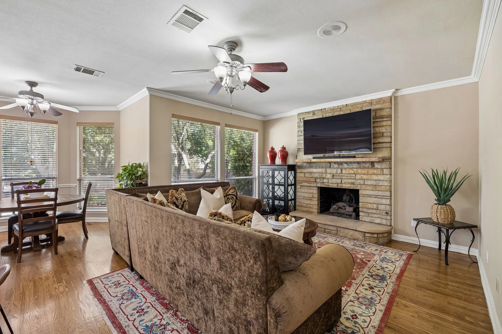 Single Family Residence For Sale in Tarrant County , 303 Waterford Court, Southlake, Texas 76092, 4 Bedroom, 5 Bathroom, 3 Garage spaces, 3,562 Sqft, built in 1992, mls#21237189, Real Estate Agent in Southlake, Homes For Sale in Tarrant county, Homes For Sale in Southlake, Realtor in Southlake Texas, Real Estate Brokerage Independent Realty Texas, Luminita Cordes Realtor