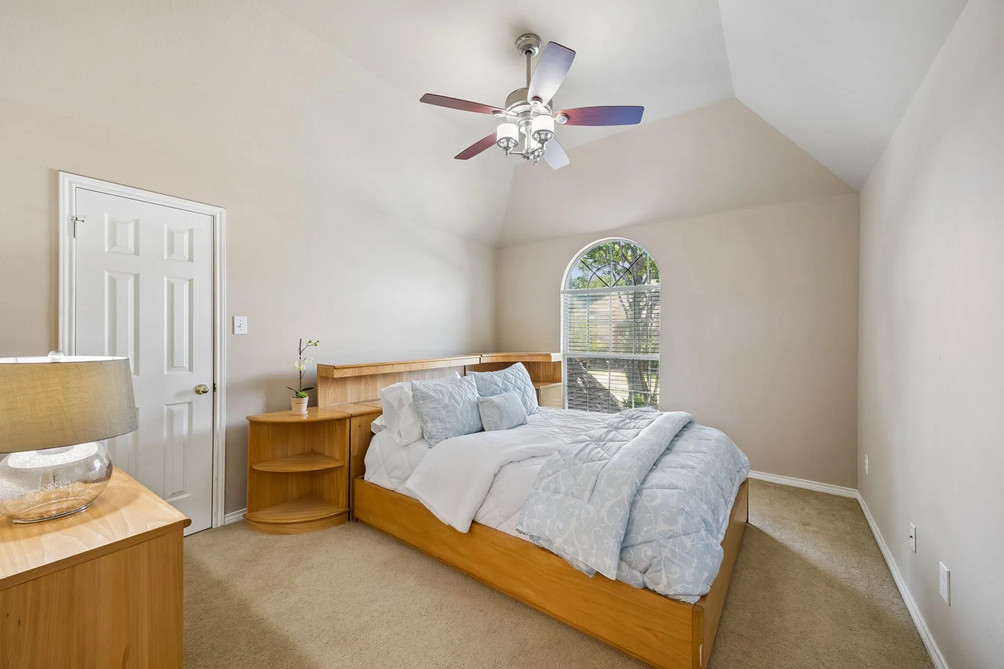 Single Family Residence For Sale in Tarrant County , 303 Waterford Court, Southlake, Texas 76092, 4 Bedroom, 5 Bathroom, 3 Garage spaces, 3,562 Sqft, built in 1992, mls#21237189, Real Estate Agent in Southlake, Homes For Sale in Tarrant county, Homes For Sale in Southlake, Realtor in Southlake Texas, Real Estate Brokerage Independent Realty Texas, Luminita Cordes Realtor