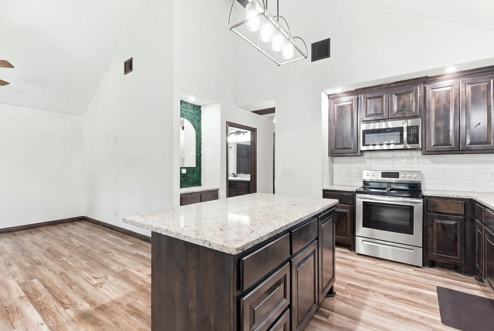 Single Family Residence For Sale in Hood County , 2926 Paluxy Trail, Granbury, Texas 76048, 3 Bedroom, 2 Bathroom, Garage spaces, 1,503 Sqft, built in 2020, mls#21265407, Real Estate Agent in Granbury, Homes For Sale in Hood county, Homes For Sale in Granbury, Realtor in Granbury Texas, Real Estate Brokerage Independent Realty Texas, Luminita Cordes Realtor