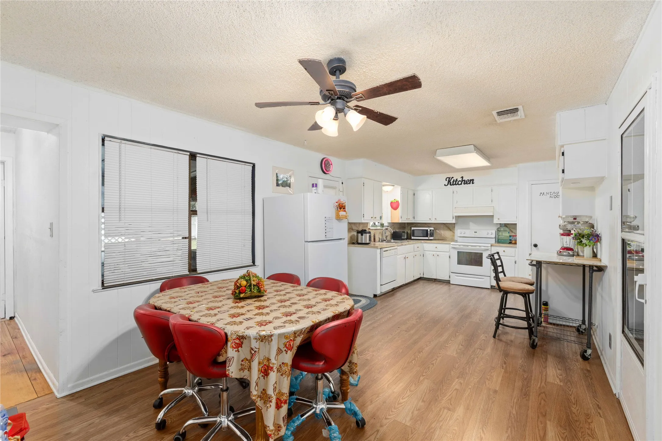 Single Family Residence For Sale in Brown County , 4416 Mimosa Drive, Brownwood, Texas 76801, 3 Bedroom, 2 Bathroom, Garage spaces, 1,783 Sqft, built in 0, mls#21265079, Real Estate Agent in Brownwood, Homes For Sale in Brown county, Homes For Sale in Brownwood, Realtor in Brownwood Texas, Real Estate Brokerage Independent Realty Texas, Luminita Cordes Realtor