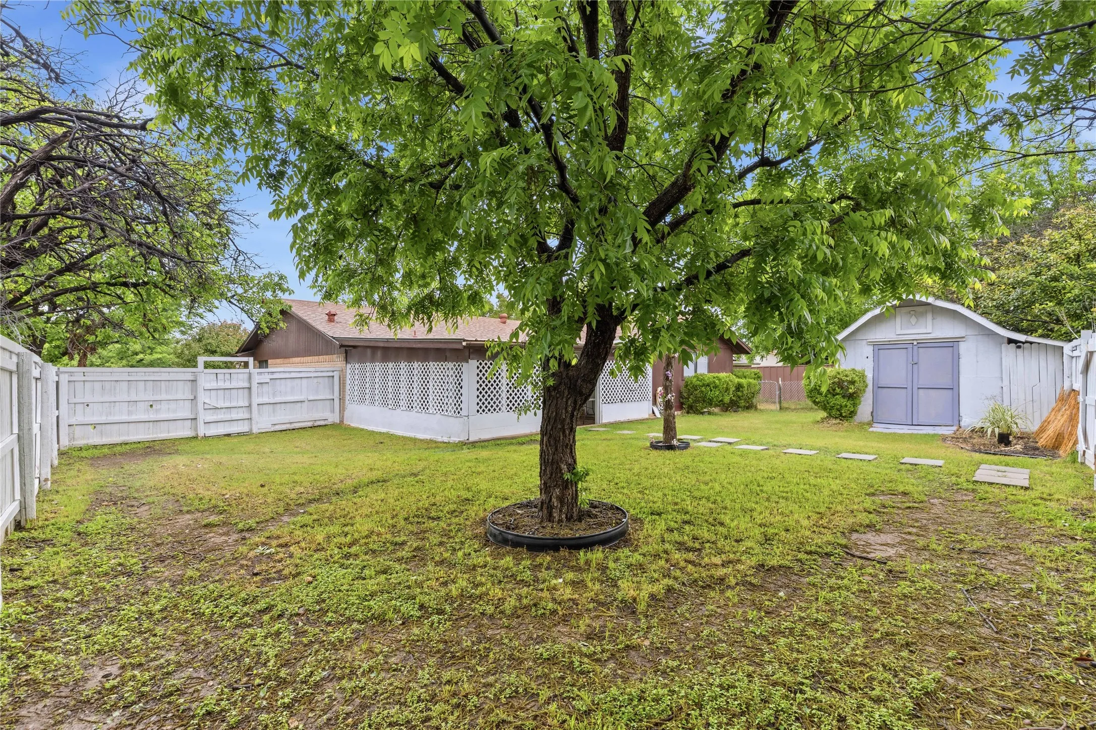 Single Family Residence For Sale in Brown County , 4416 Mimosa Drive, Brownwood, Texas 76801, 3 Bedroom, 2 Bathroom, Garage spaces, 1,783 Sqft, built in 0, mls#21265079, Real Estate Agent in Brownwood, Homes For Sale in Brown county, Homes For Sale in Brownwood, Realtor in Brownwood Texas, Real Estate Brokerage Independent Realty Texas, Luminita Cordes Realtor