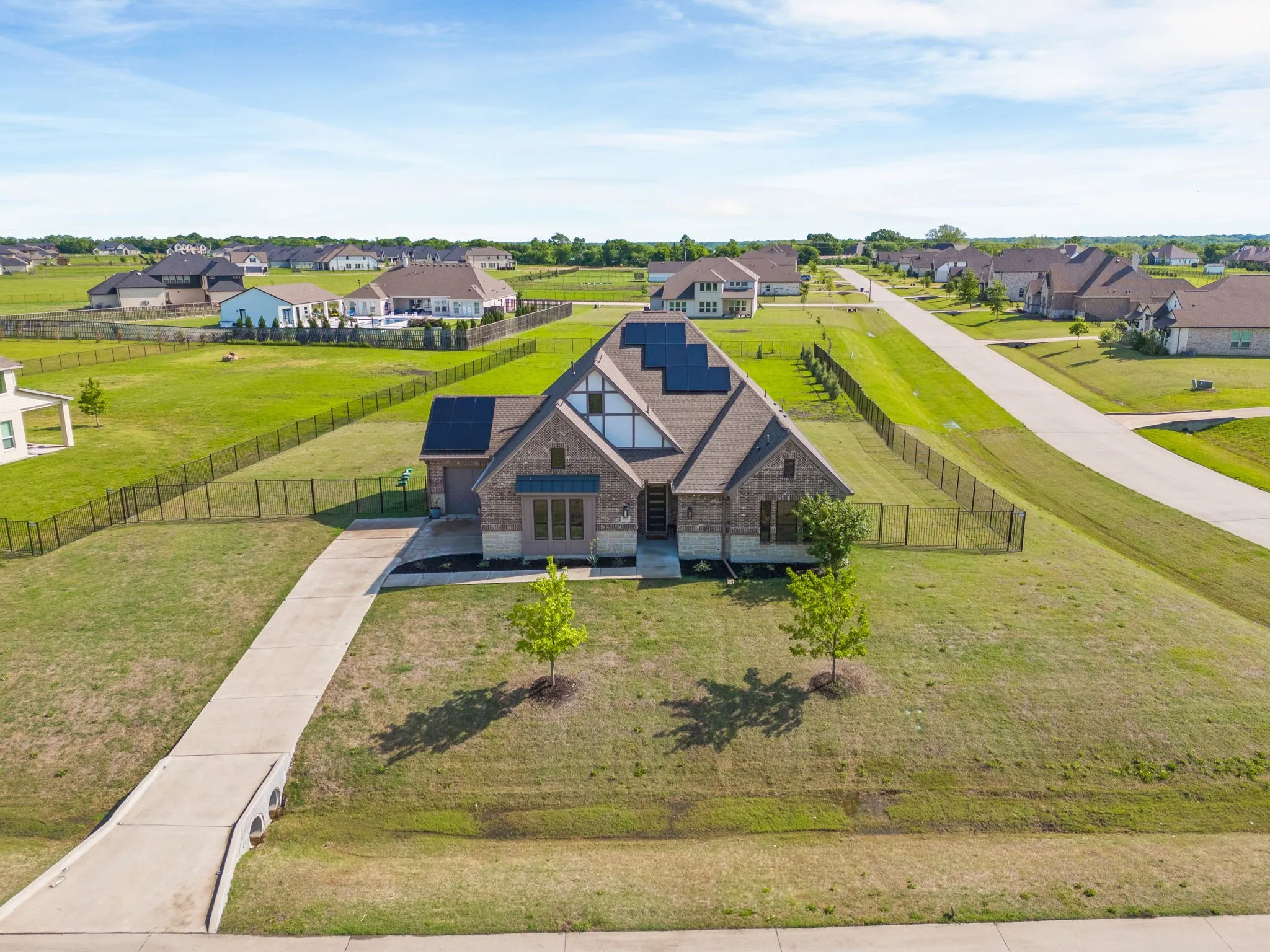 Single Family Residence For Sale in Collin County , 930 Peppy San Trail, Lucas, Texas 75002, 3 Bedroom, 3 Bathroom, 3 Garage spaces, 3,020 Sqft, built in 2021, mls#21262692, Real Estate Agent in Lucas, Homes For Sale in Collin county, Homes For Sale in Lucas, Realtor in Lucas Texas, Real Estate Brokerage Independent Realty Texas, Luminita Cordes Realtor